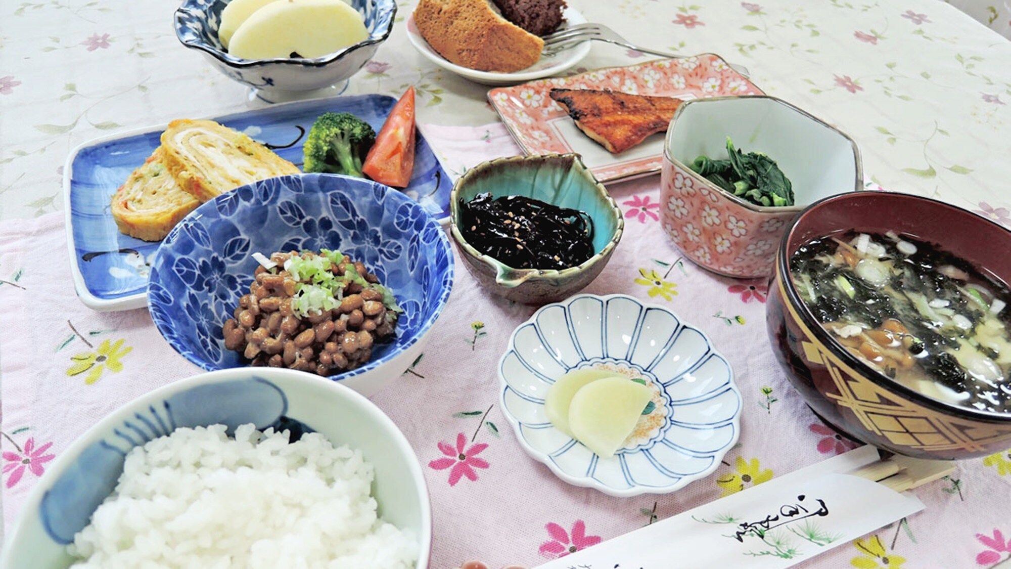 * 아침 식사 일례/일식 중심의 식사로 식후에 모닝 커피와 쁘띠 디저트 있어!