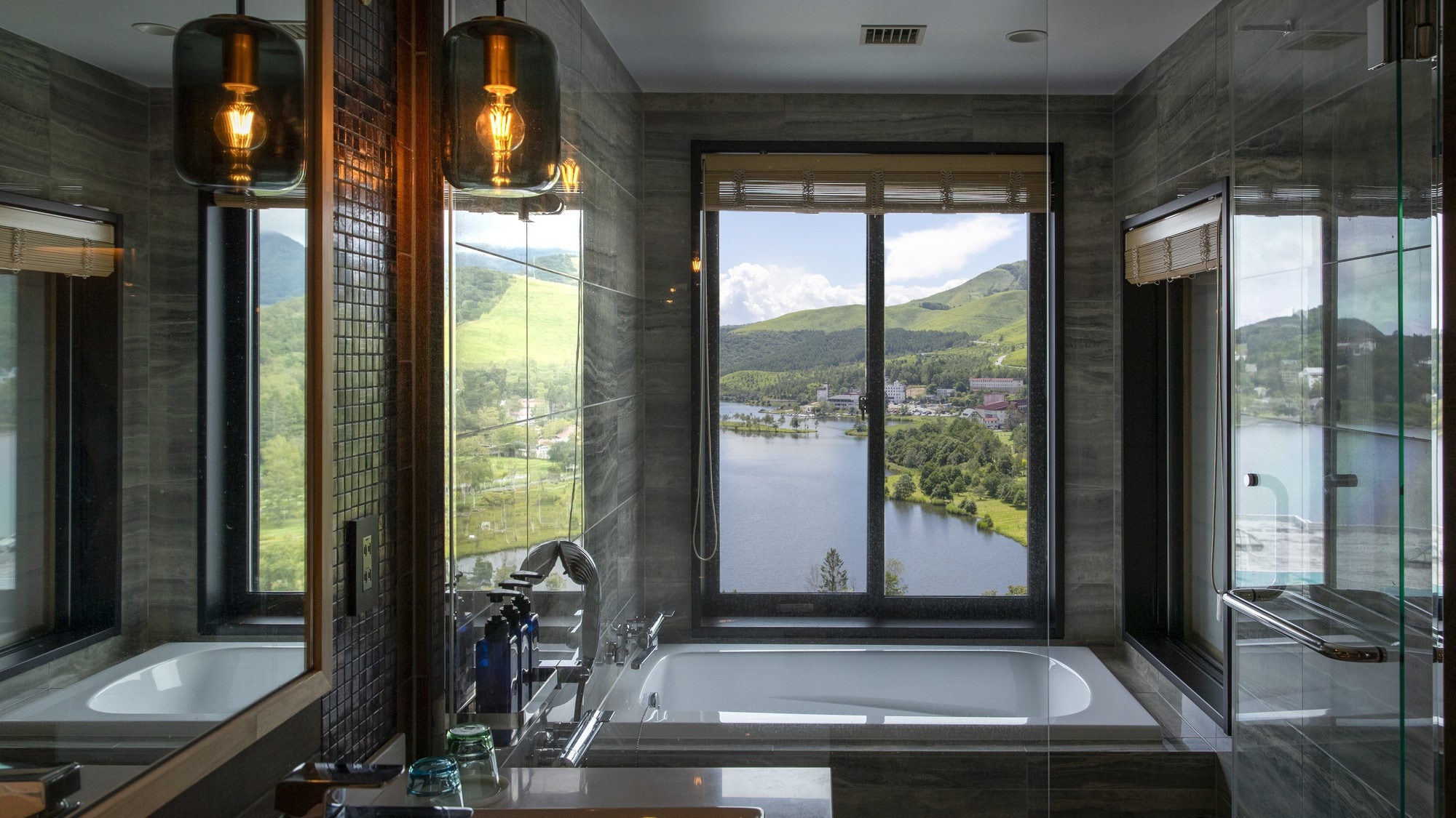 Suite with view bath