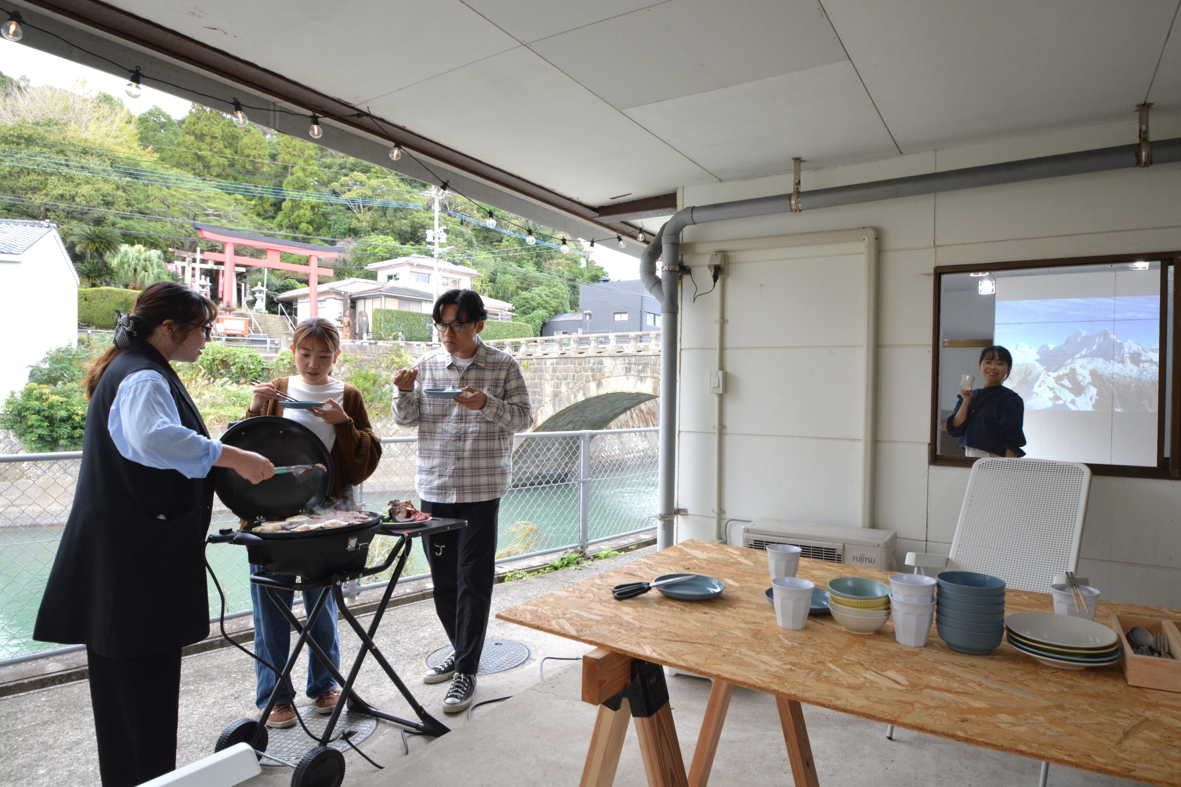 Outdoor living room (1st floor)