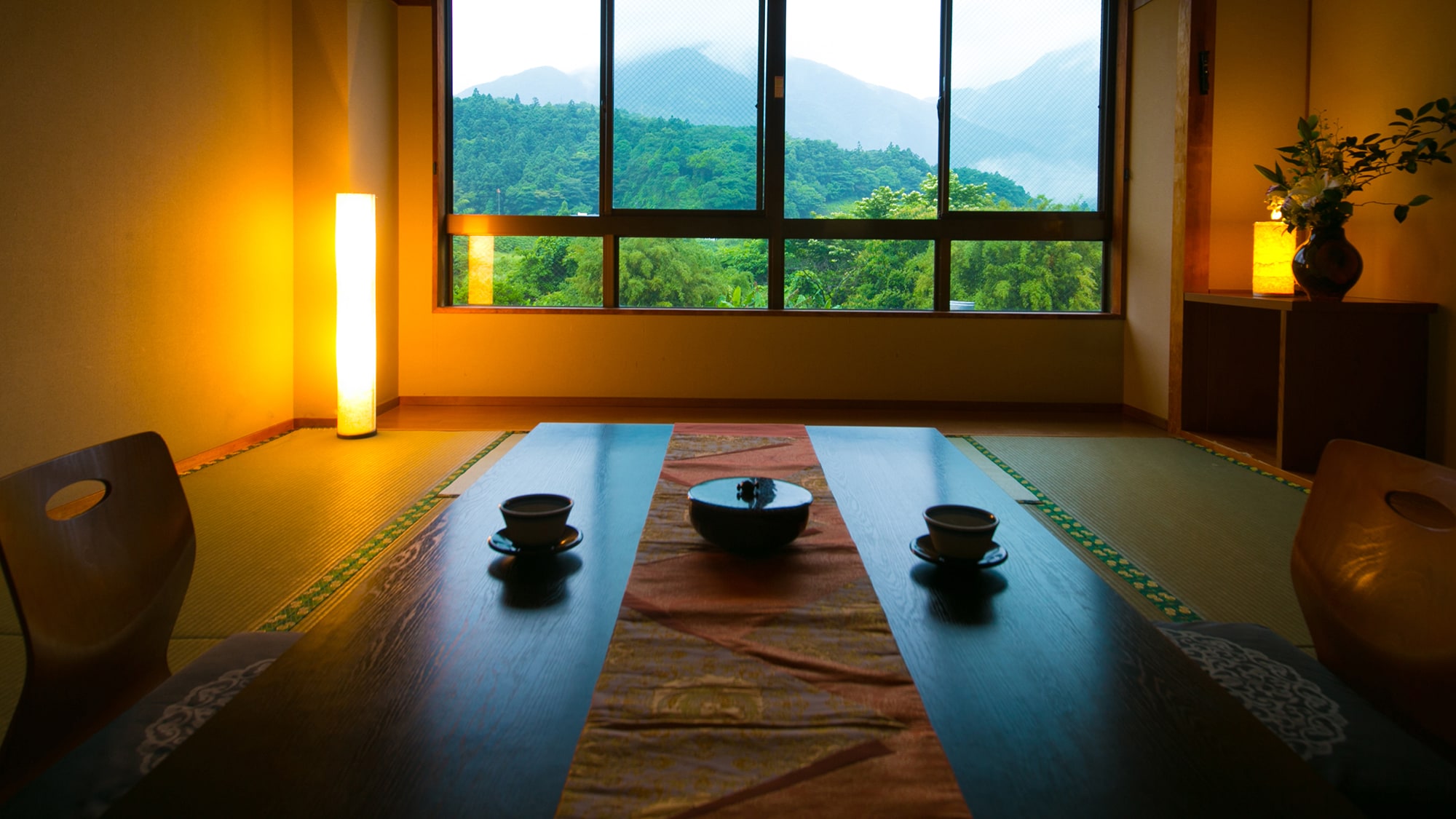  ★ Japanese-style room on the mountain side ≪10 tatami mats≫ ★
