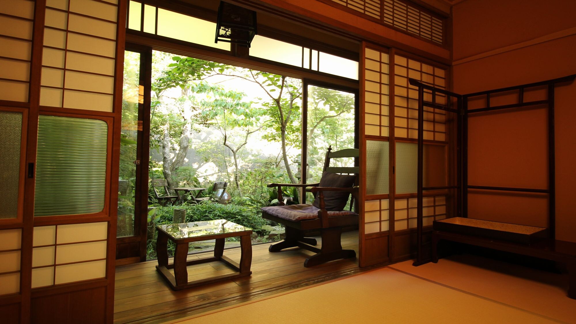[Tsukina Rikyu] 1st floor: Open the veranda window and you'll see a green garden right in front of you.
