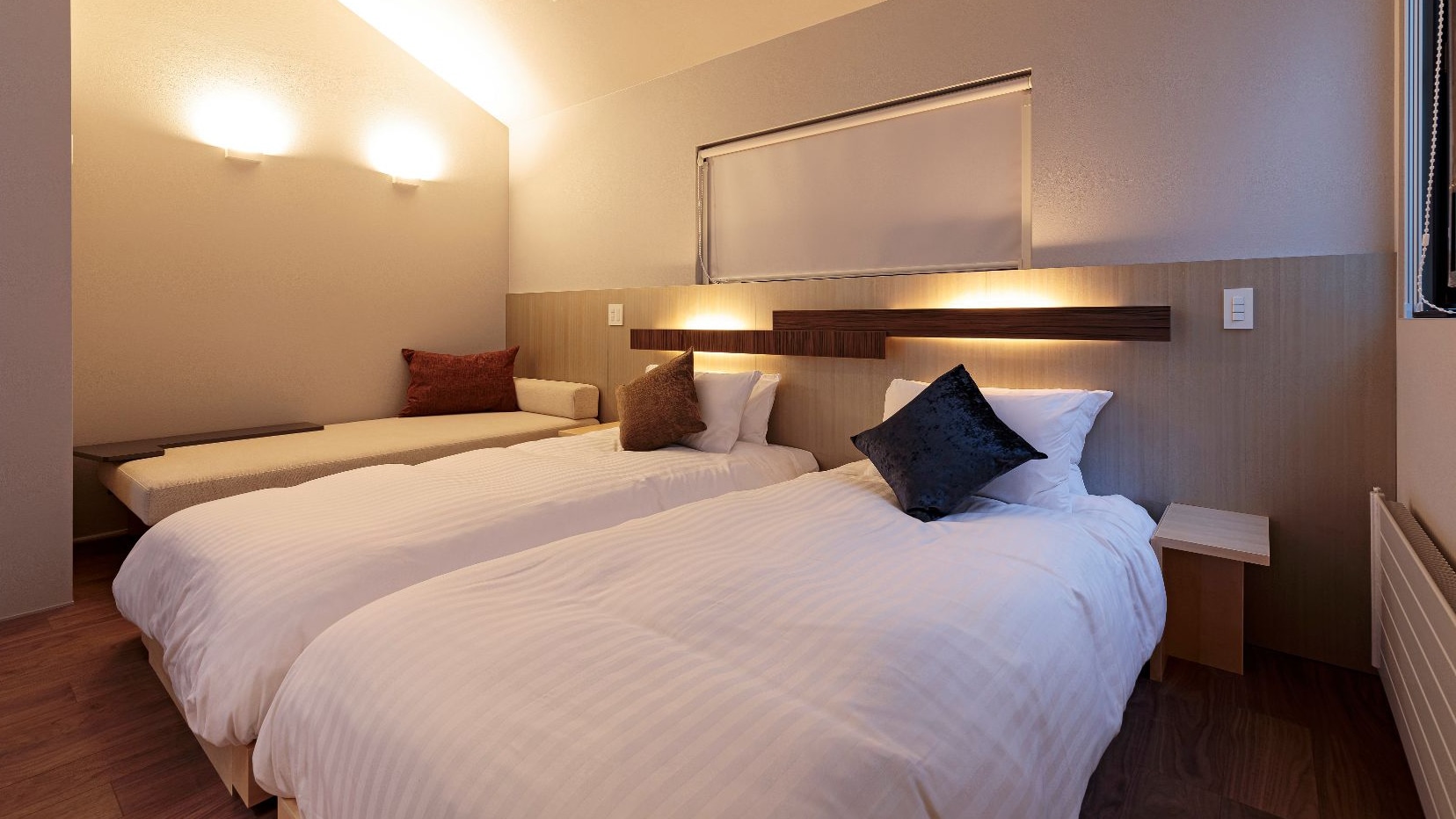 Room 107 / Photo
