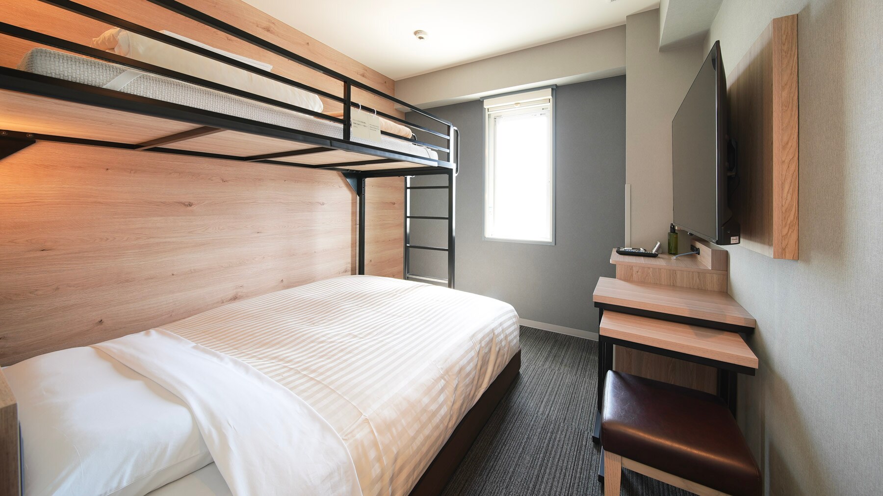 Comes with a loft bed that is popular with children.