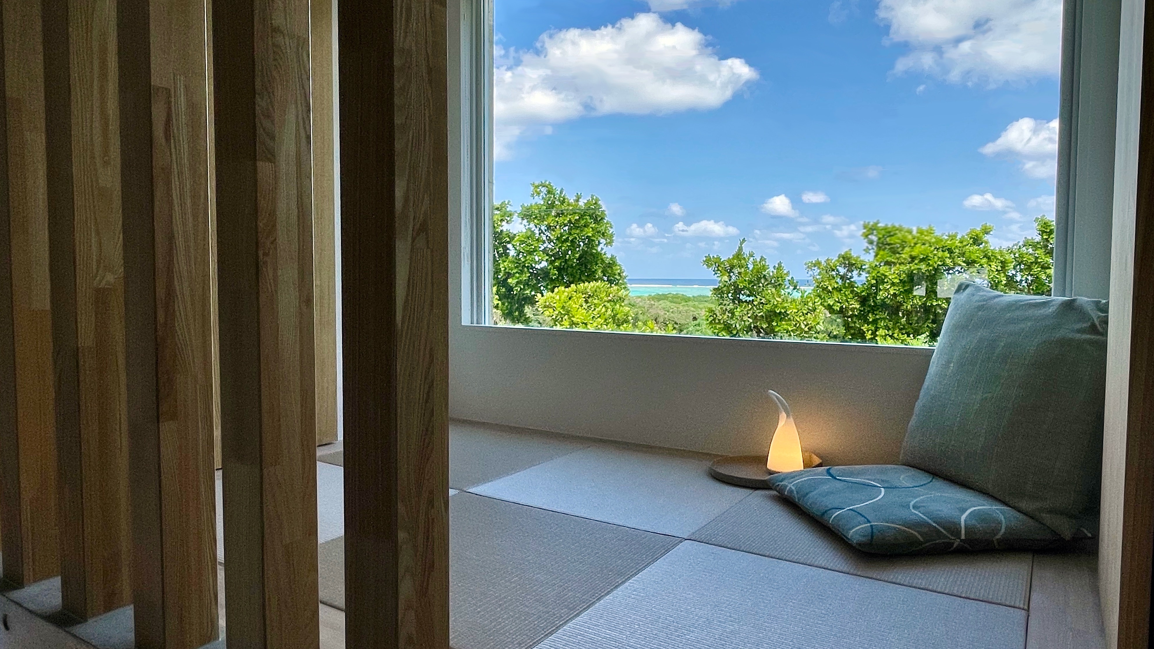 Loft with a view of the sea
