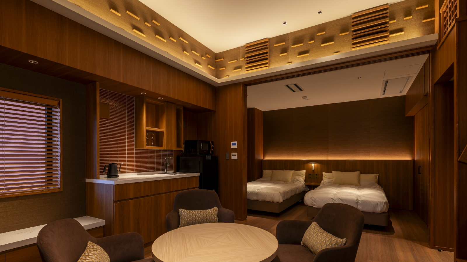 [Front House Premium Suite]