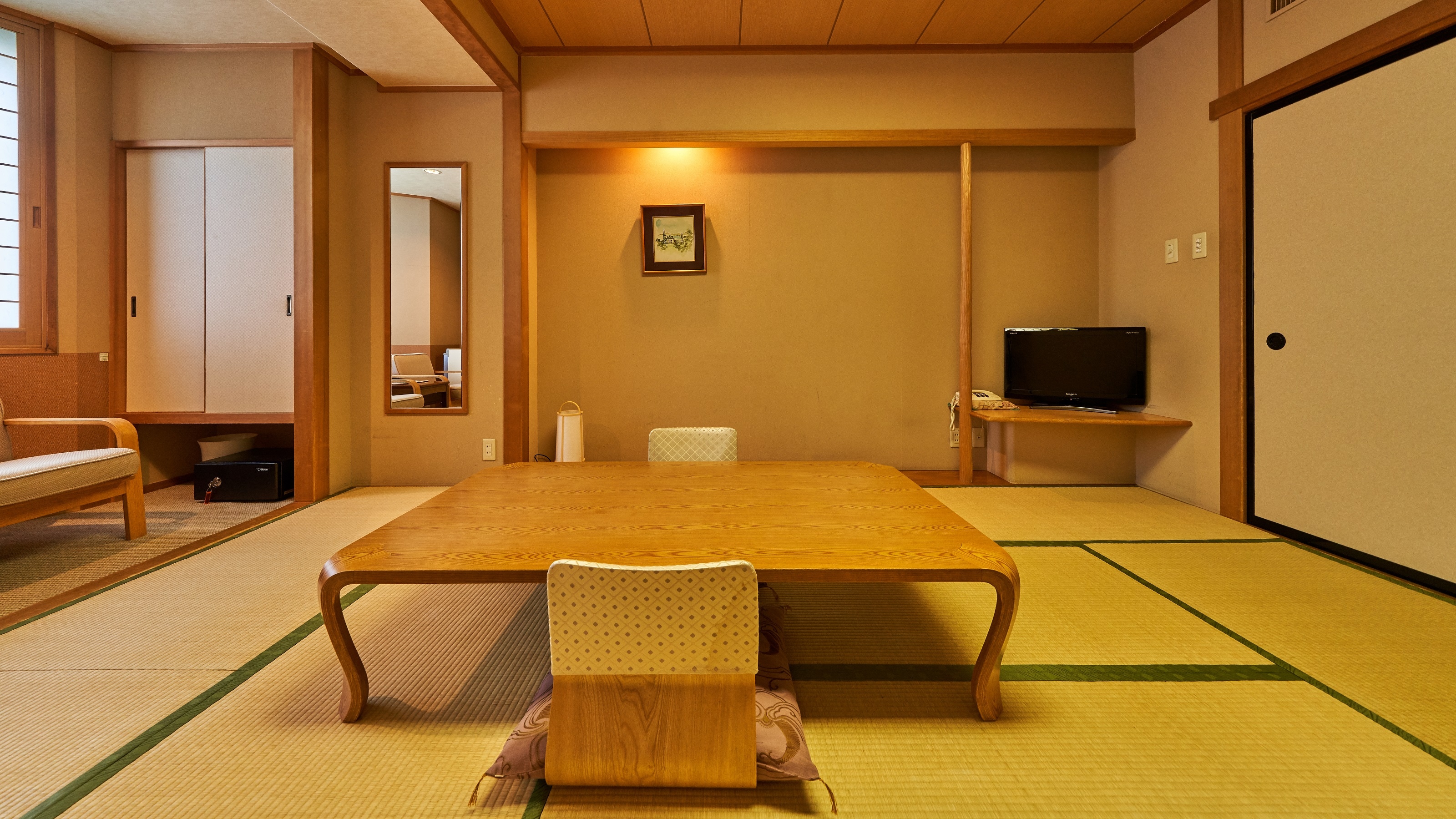[Main building Japanese-style room 10 tatami mats]