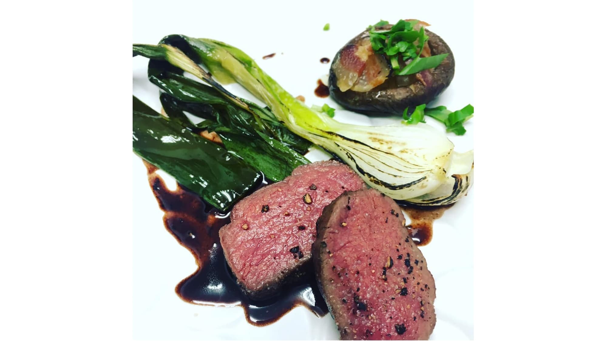 * [Creative Japanese and Western Kaiseki (example)] Roasted sika deer (Poiburado sauce)