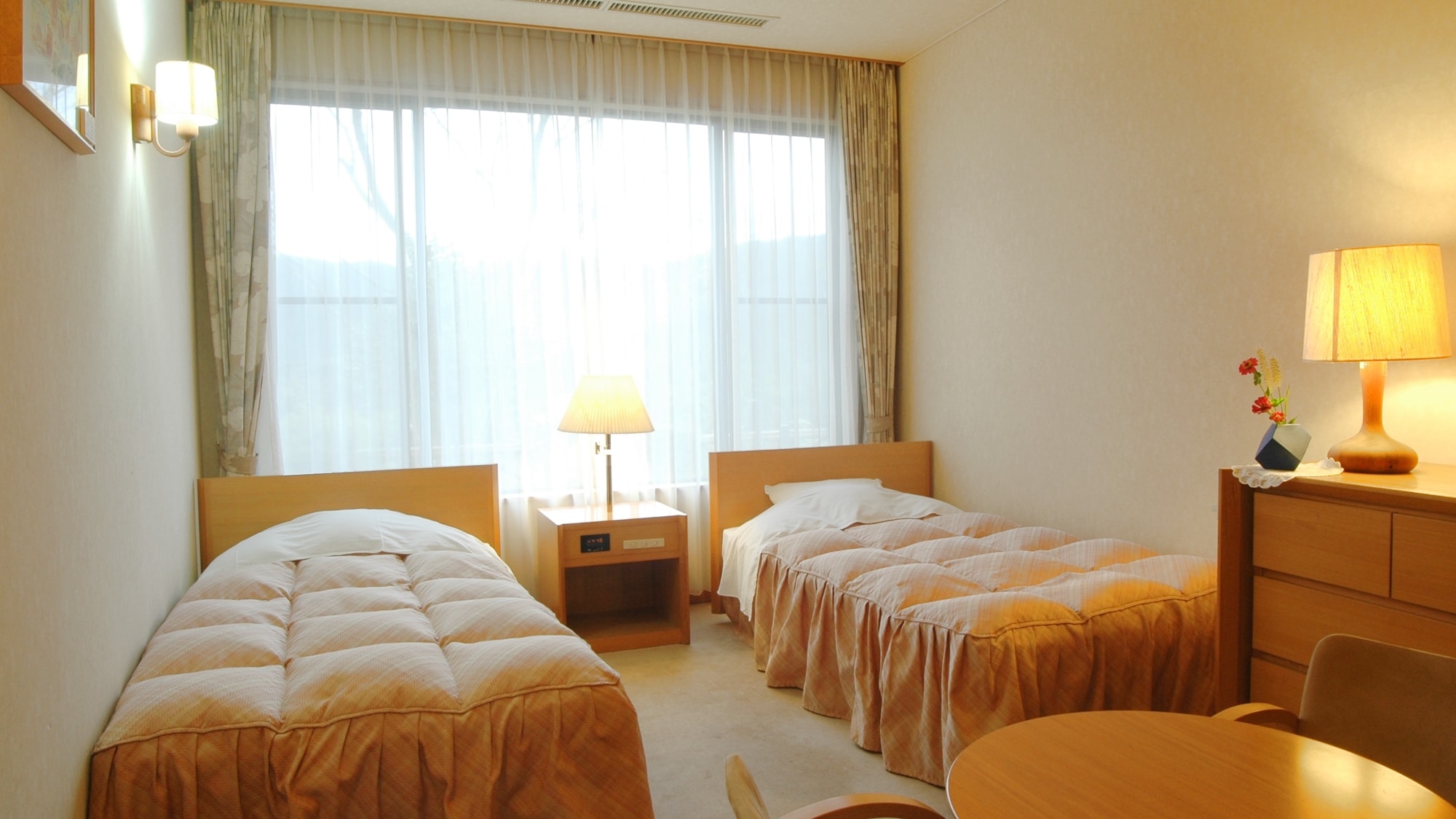 * [Example of a twin room] All rooms are equipped with Wi-Fi and bathrooms.