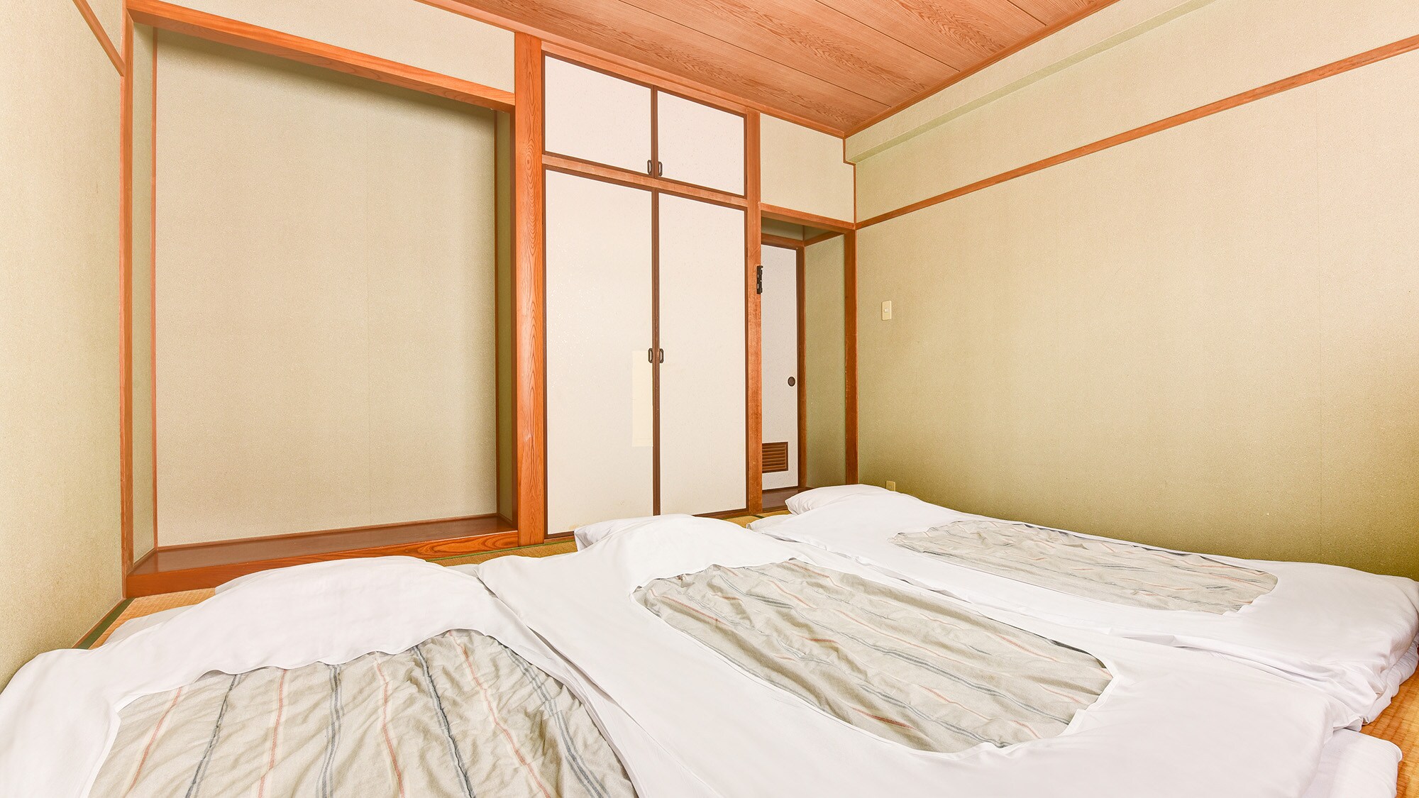 * [本馆日式房间]适合团体和家庭！可以伸展四肢放松的日式房间
