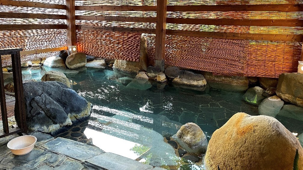 金銀花露天浴池