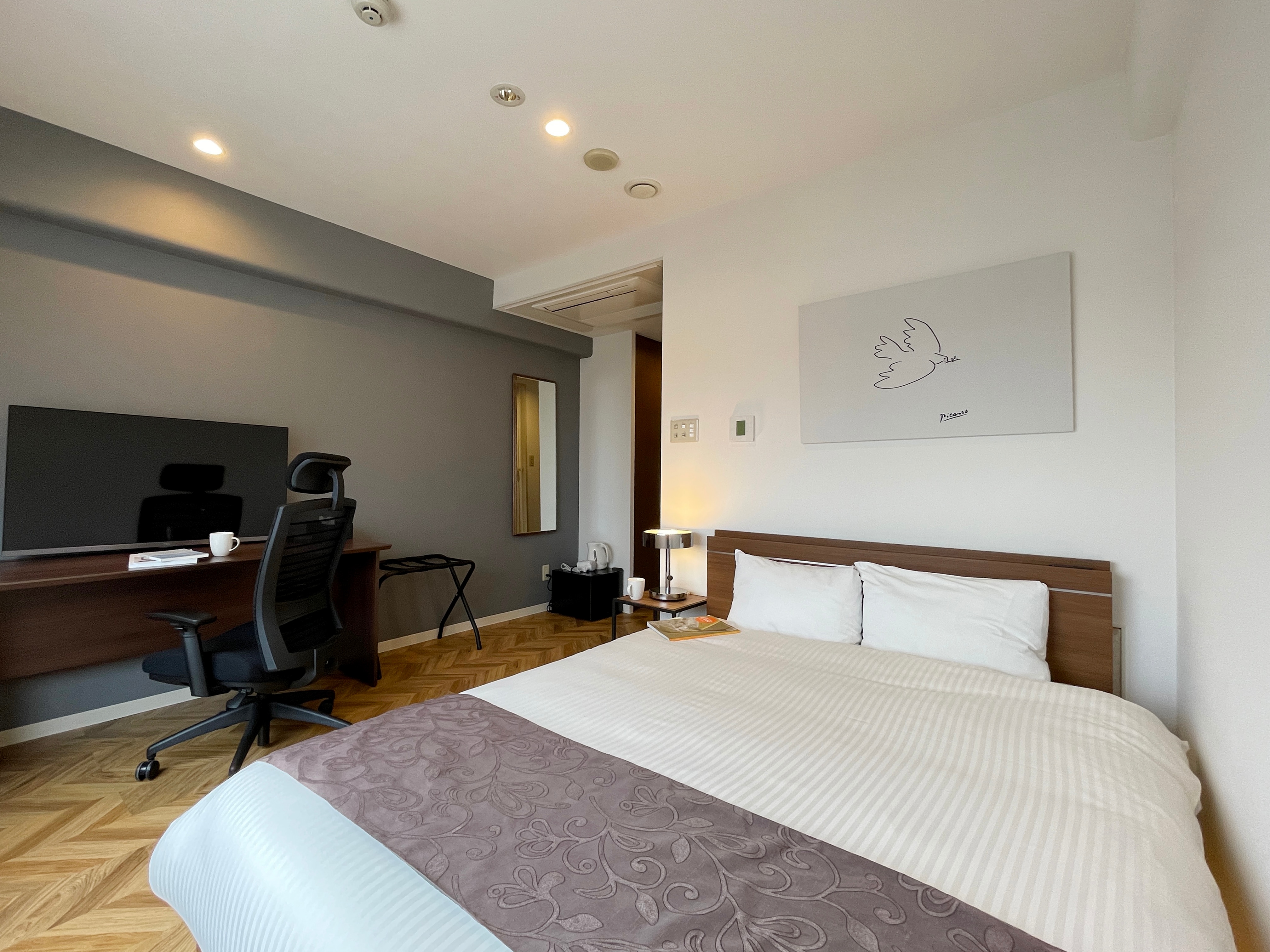 4th floor double bedroom