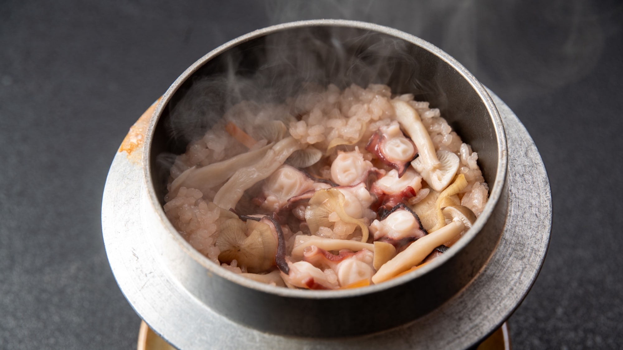 [Octopus Kamameshi] Made with octopus caught in the Setouchi region of Shunan