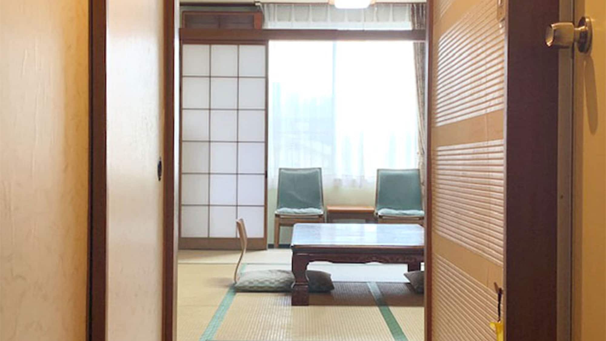 ・ Japanese-style room with a Showa era atmosphere