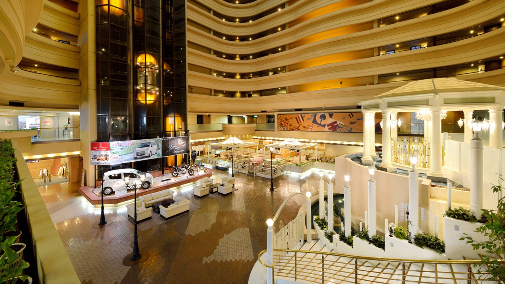■ Atrium lobby: It is an atrium lobby with a colonnade up to the 12th floor.