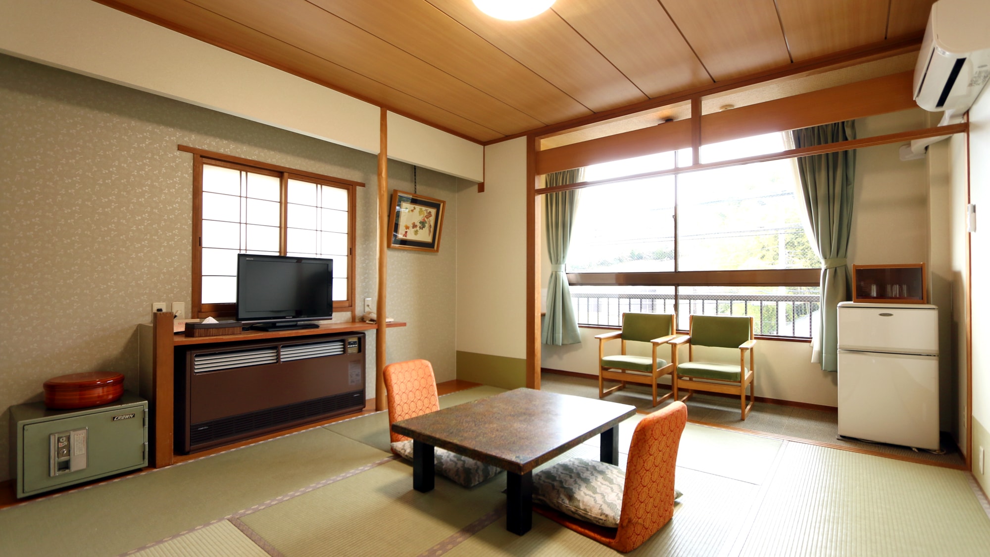 Mountain-facing Japanese-style room with 10 tatami mats
