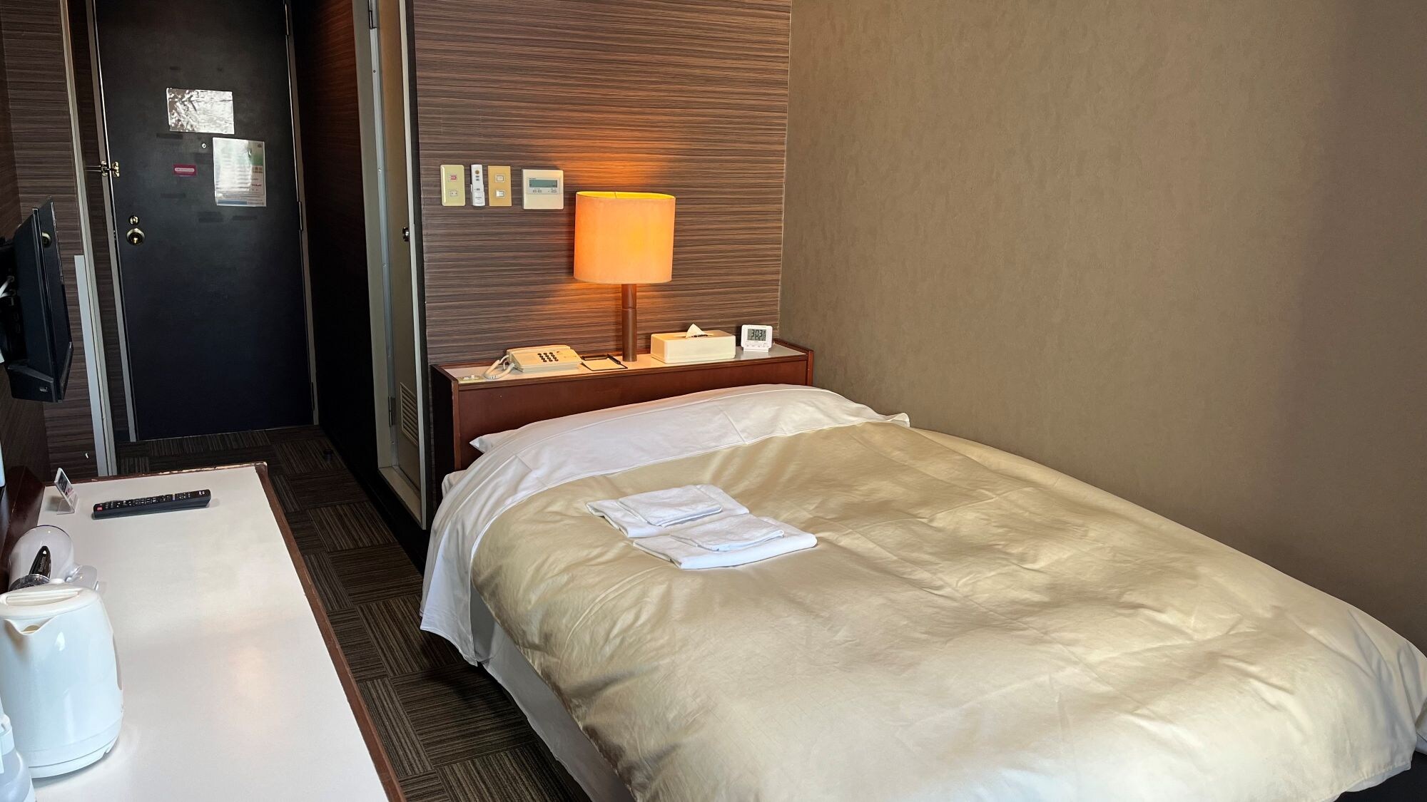 Semi-double room