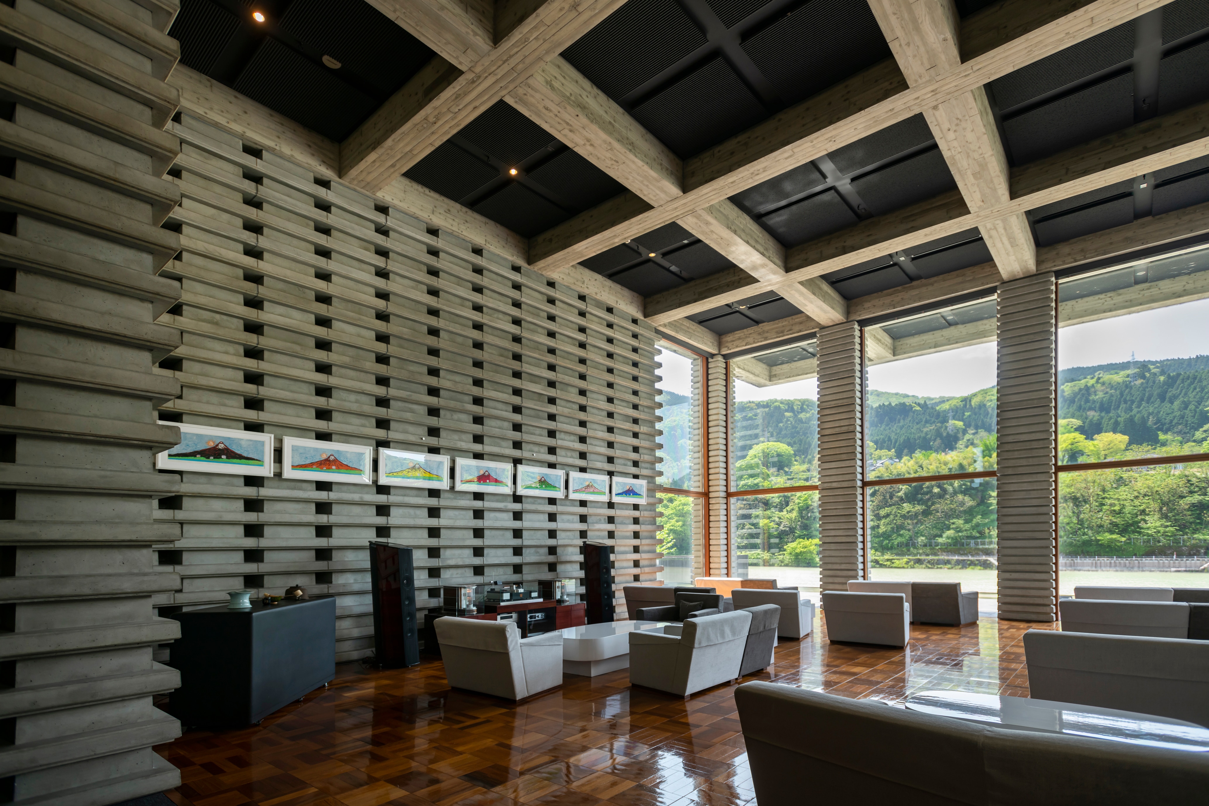The main lobby overlooking the Jinzu Gorge