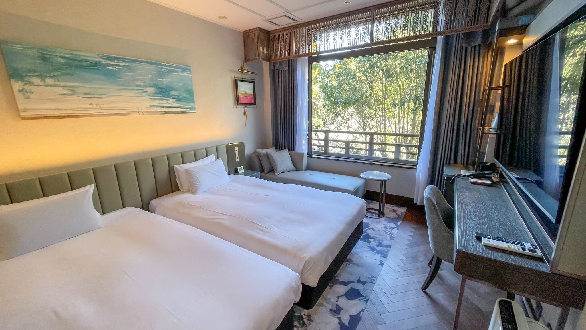 Mountain-view twin room
