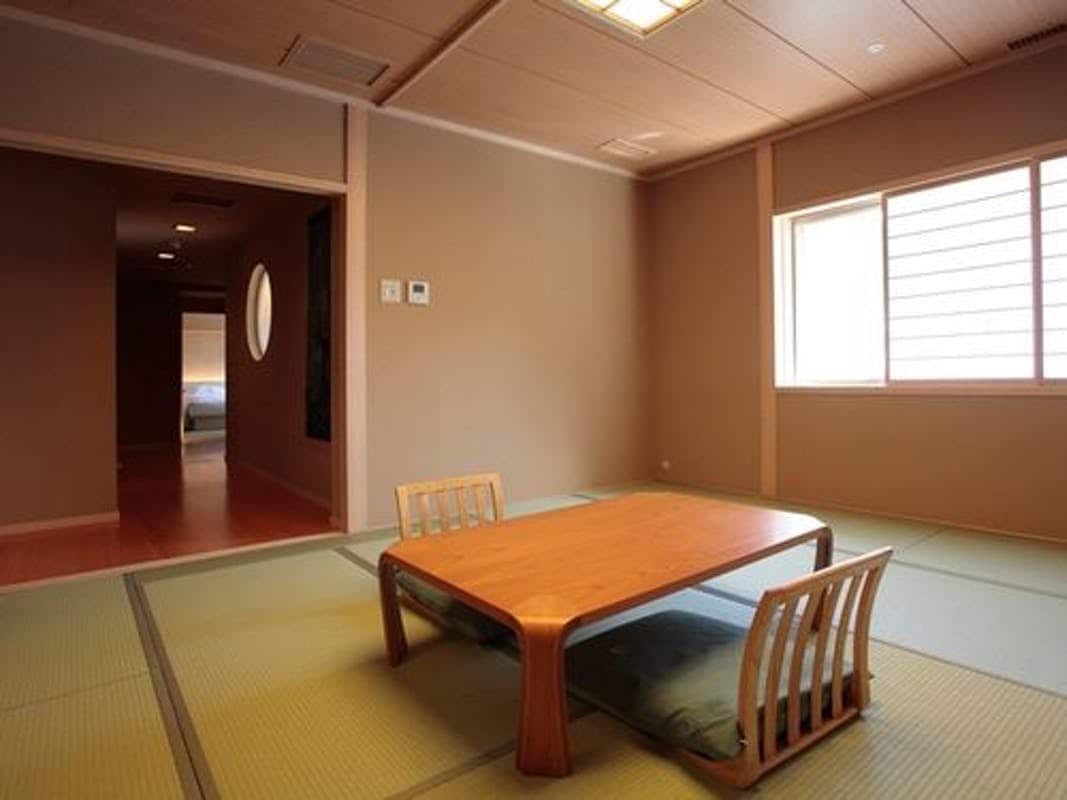 Japanese and Western room with observation bath (90 square meters)