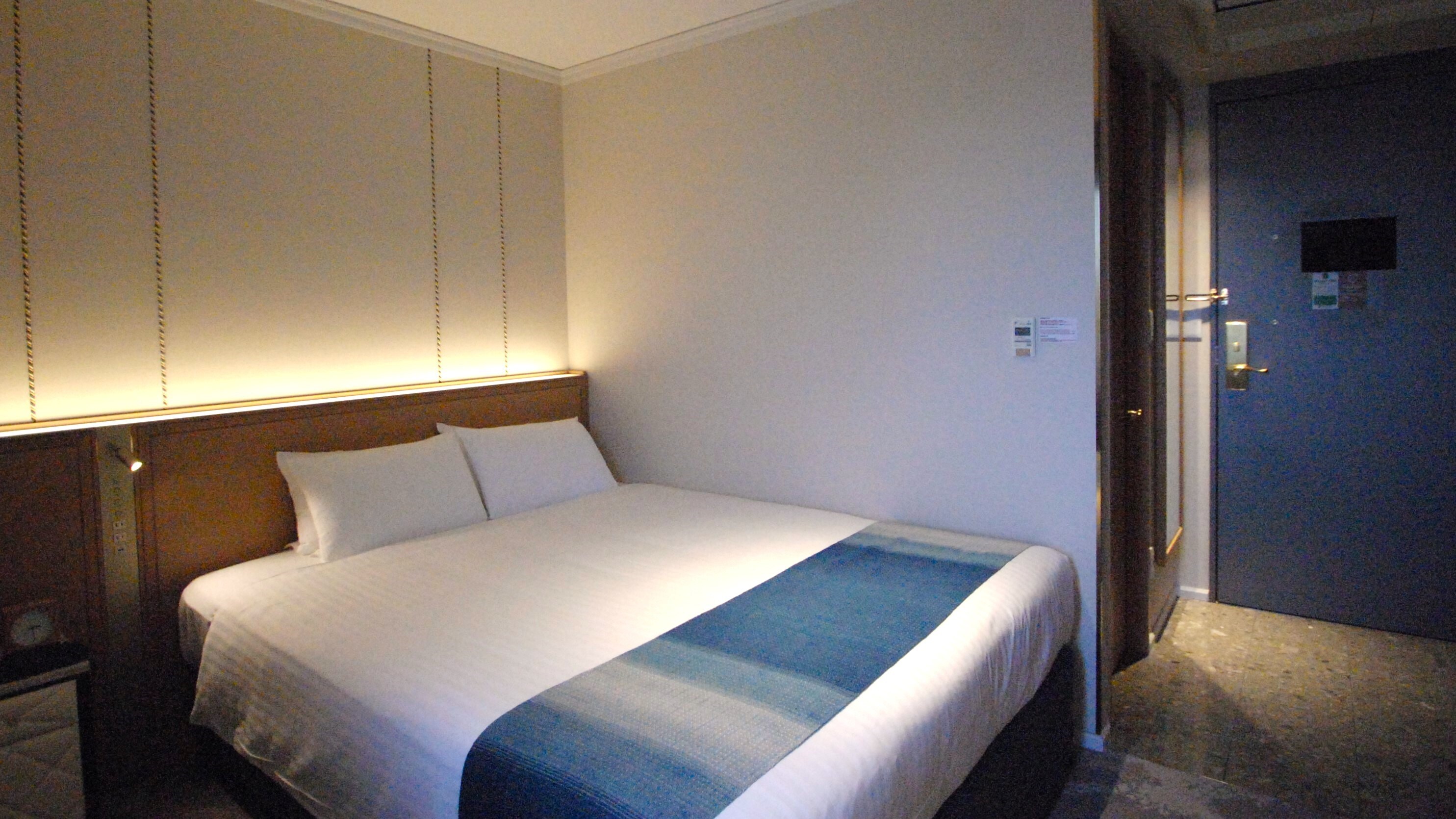 [Non-smoking] Top floor double room / Queen bed 160cm wide 15 square meters / Bed size