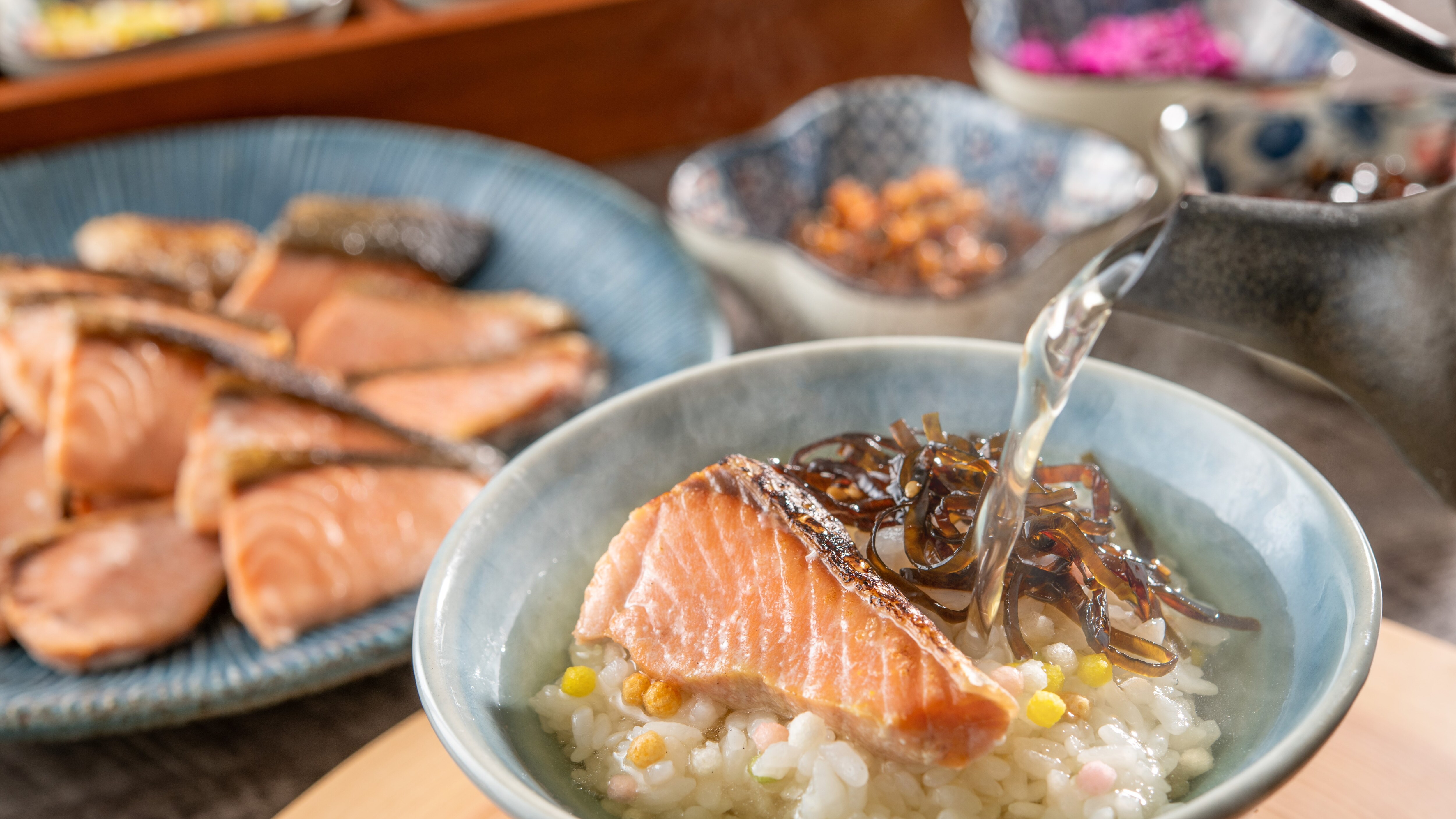 Tiệc buffet sáng: "Cháo gạo với nước dùng dashi khô từ tỉnh Chiba"