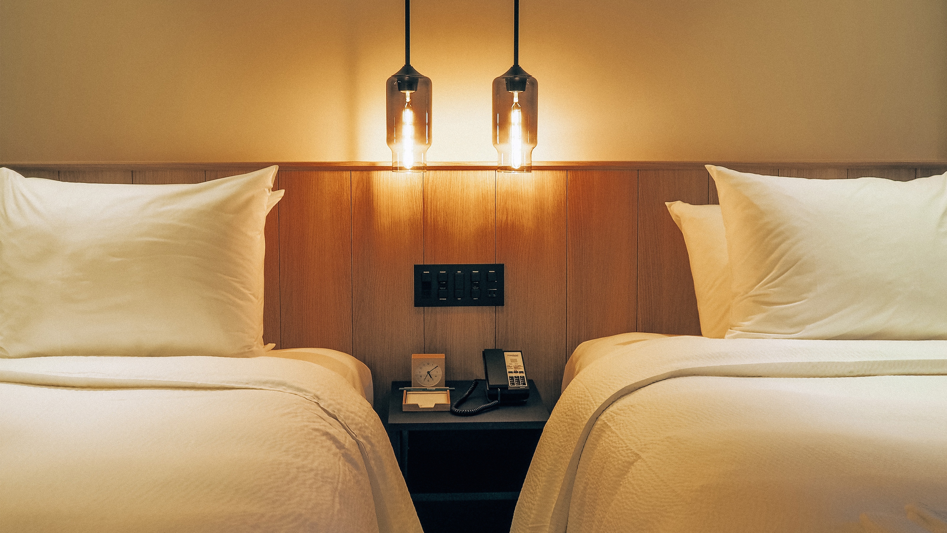 Twin room: 25 square meters, non-smoking, bed width 120 cm. Relax in a simple yet warm space.