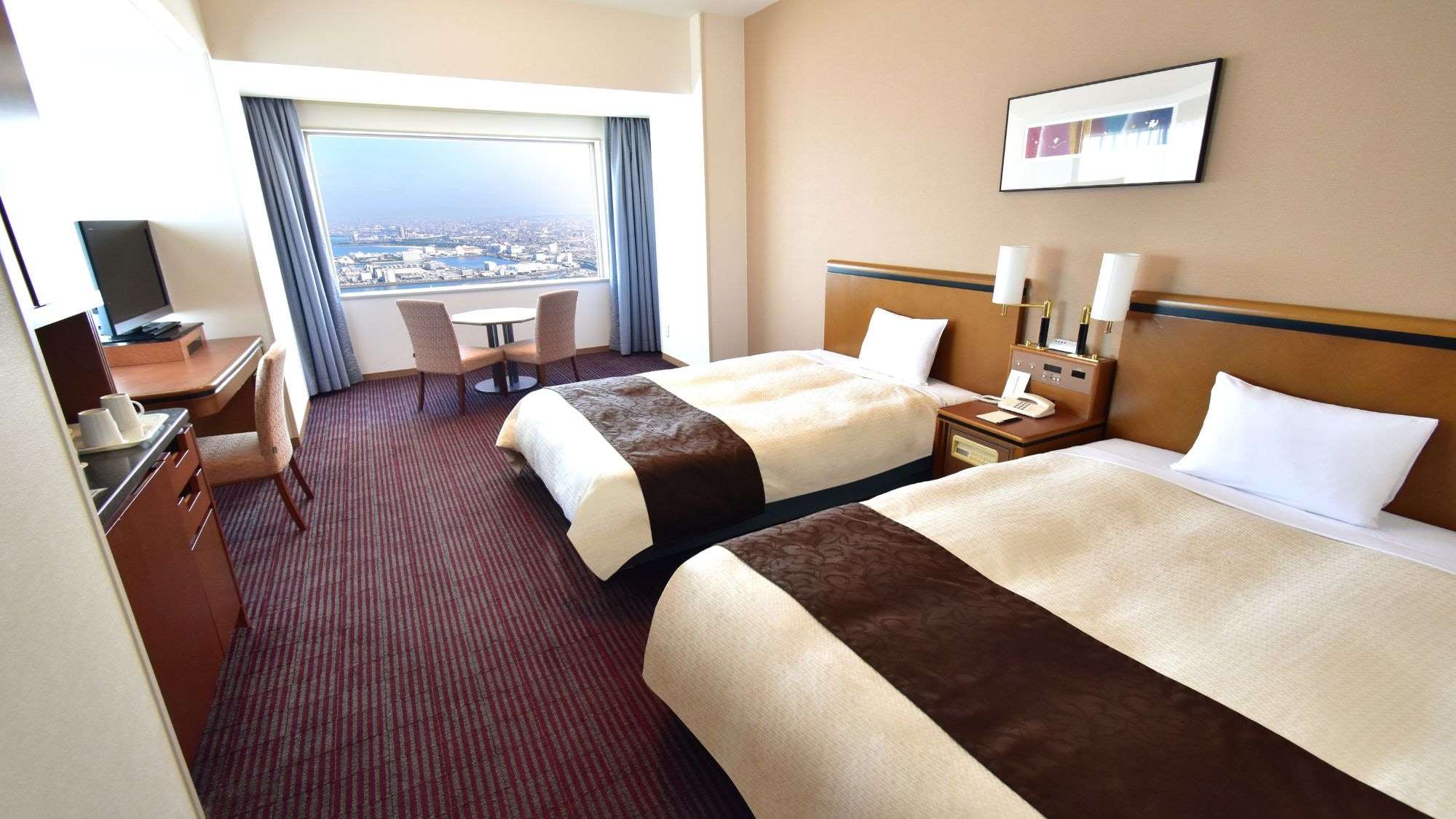 Deluxe Corner Twin Room with Airport View