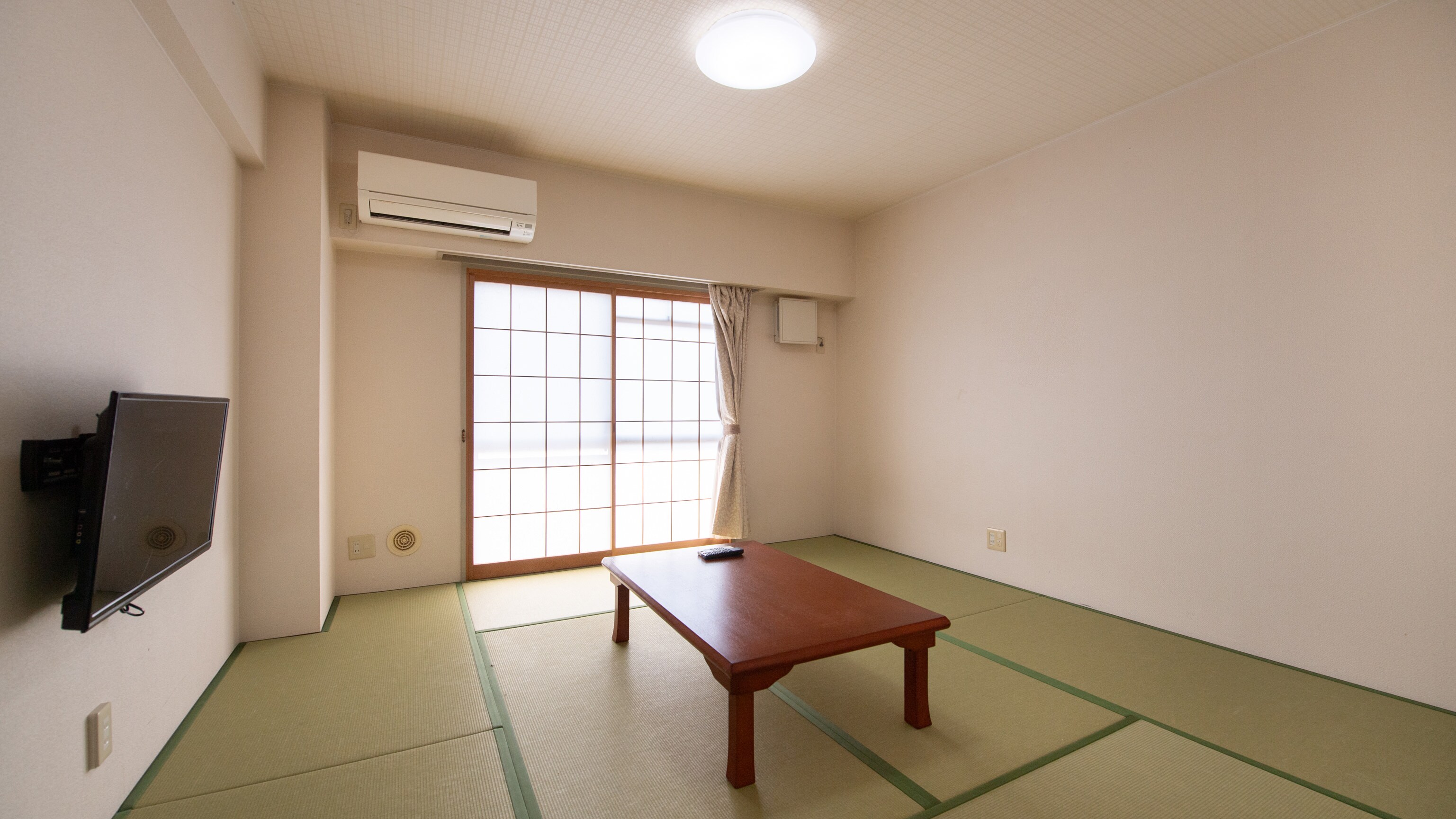 [Non-smoking] Japanese-style room for 1-4 people