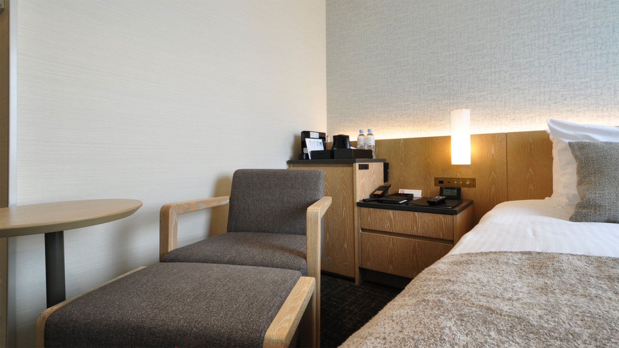 [Ratu Moderat #] Silakan regangkan kaki Anda dan rileks.