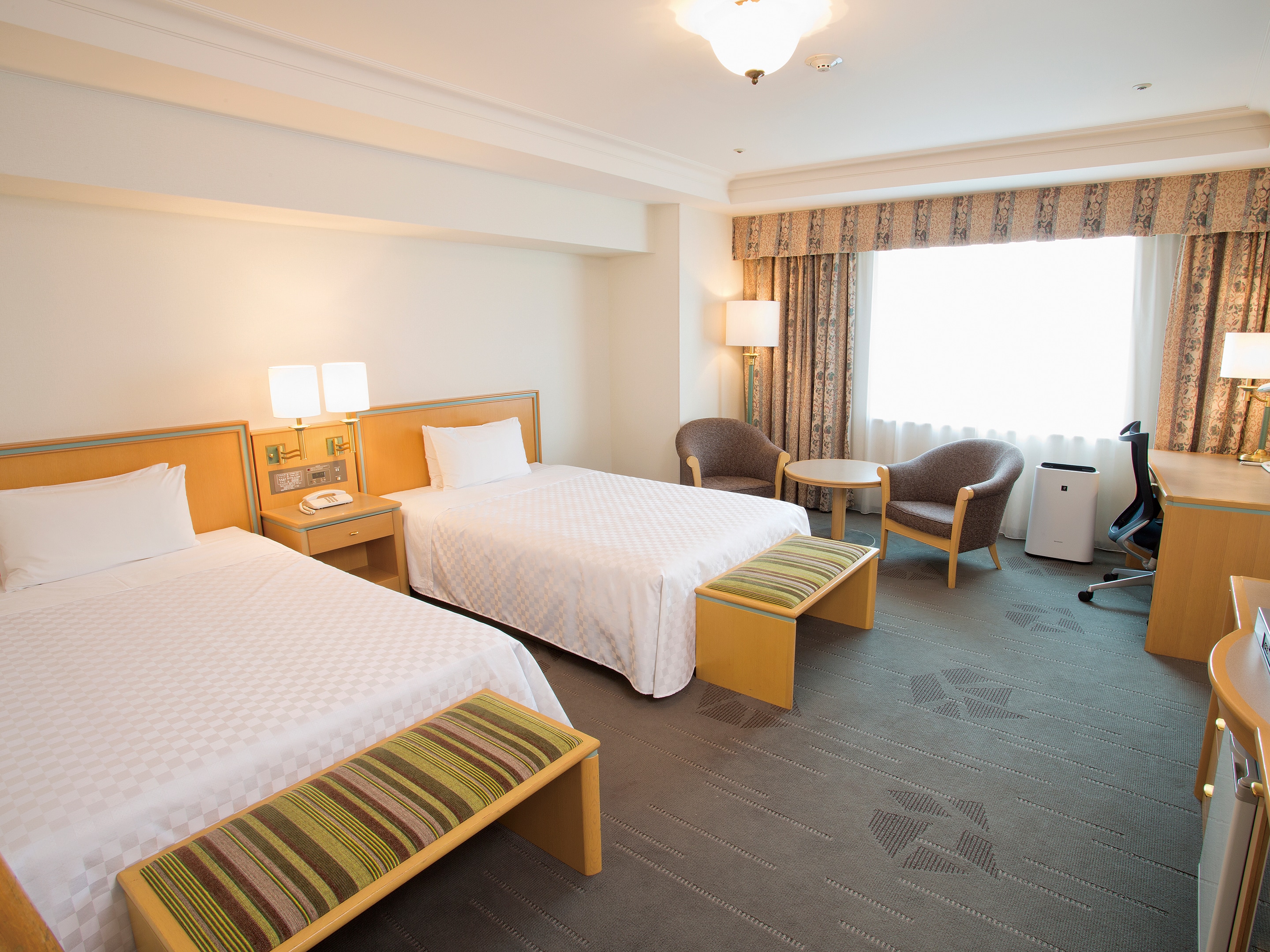 [Deluxe Corner Twin] This 41.6m2 luxury room is also recommended for long-term stays.