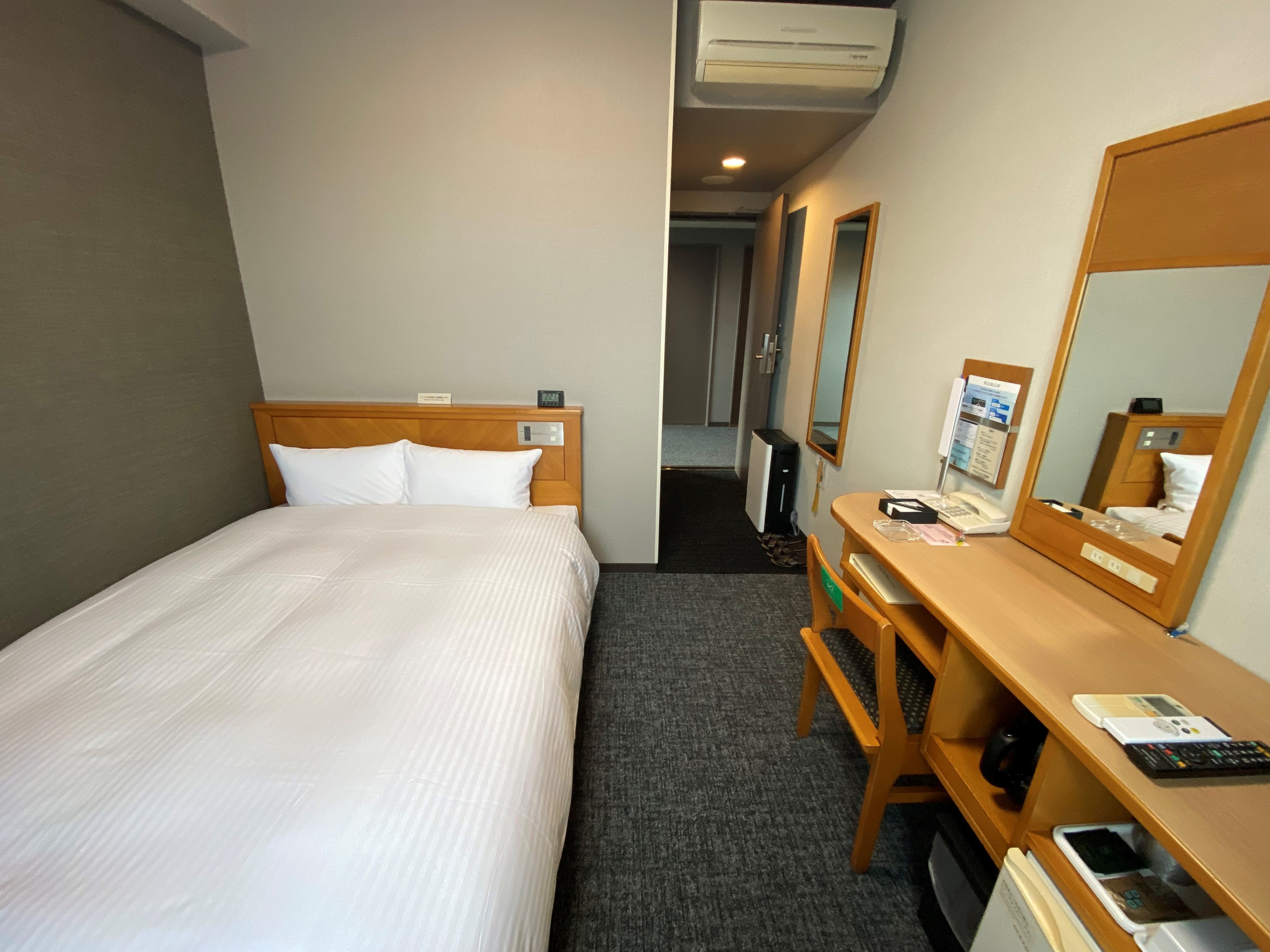 Semi-double room: bed size 140x196 (from 12 square meters)