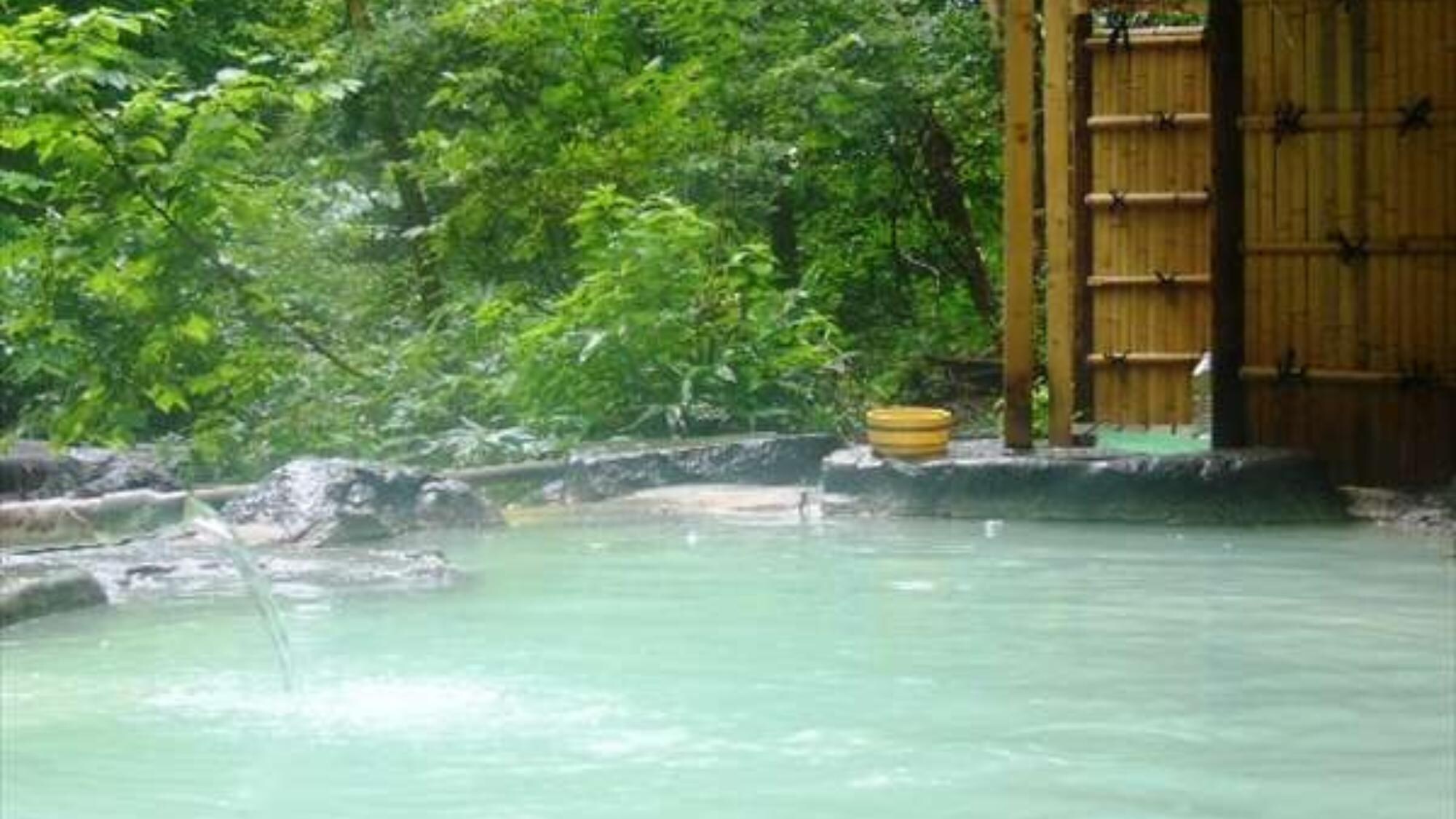 Lupakan hiruk pikuk kota… pemandian terbuka