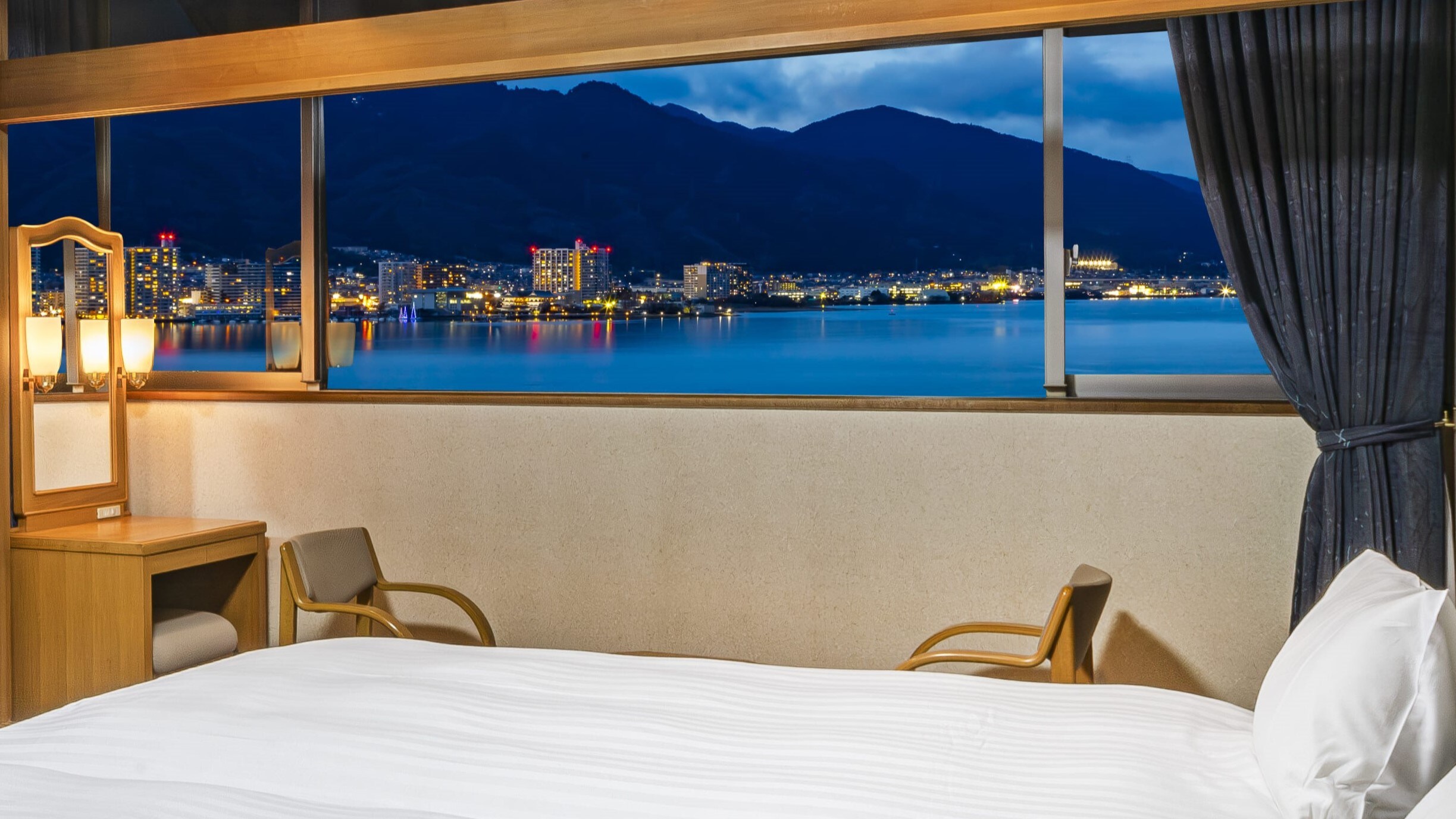 Lake View Japanese Style Hollywood Twin Room (Non-smoking, 40 square meters)