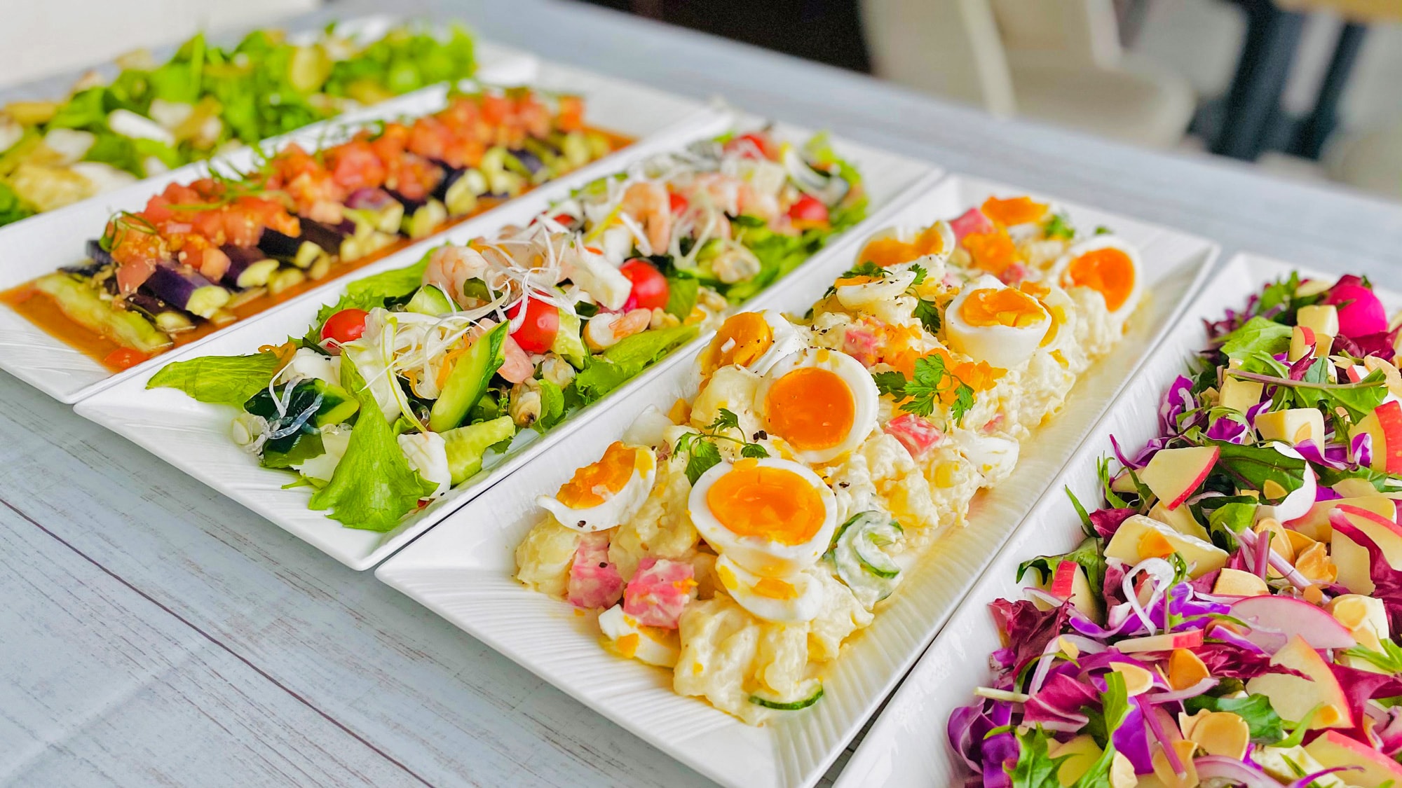 Salad deli using seasonal vegetables (breakfast)