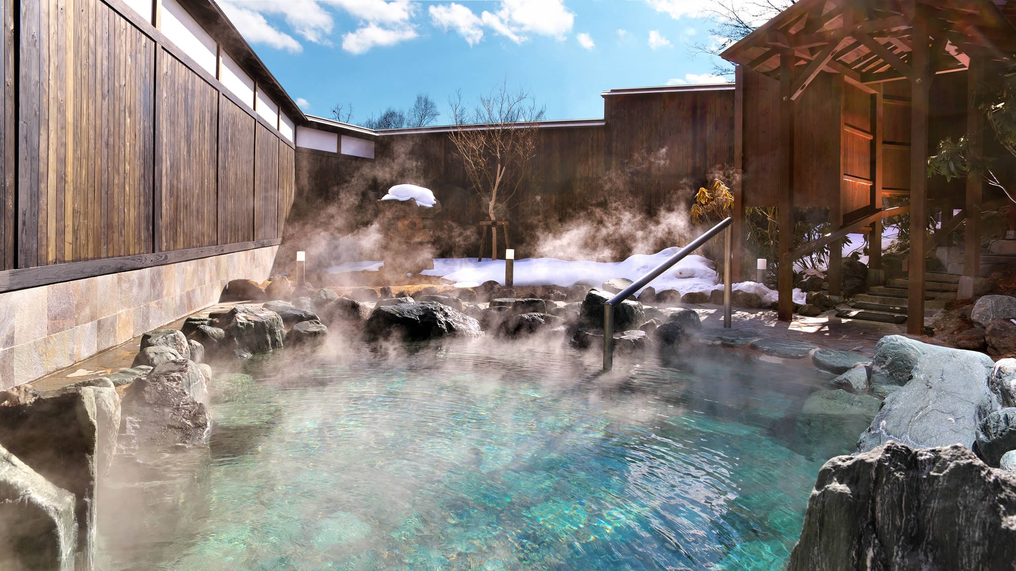 [Mandi Terbuka untuk Wanita] Airnya sangat asam, sehingga sangat baik untuk pengelupasan kulit! Selain itu, air ini juga memiliki efek mempercantik kulit tingkat tinggi♪