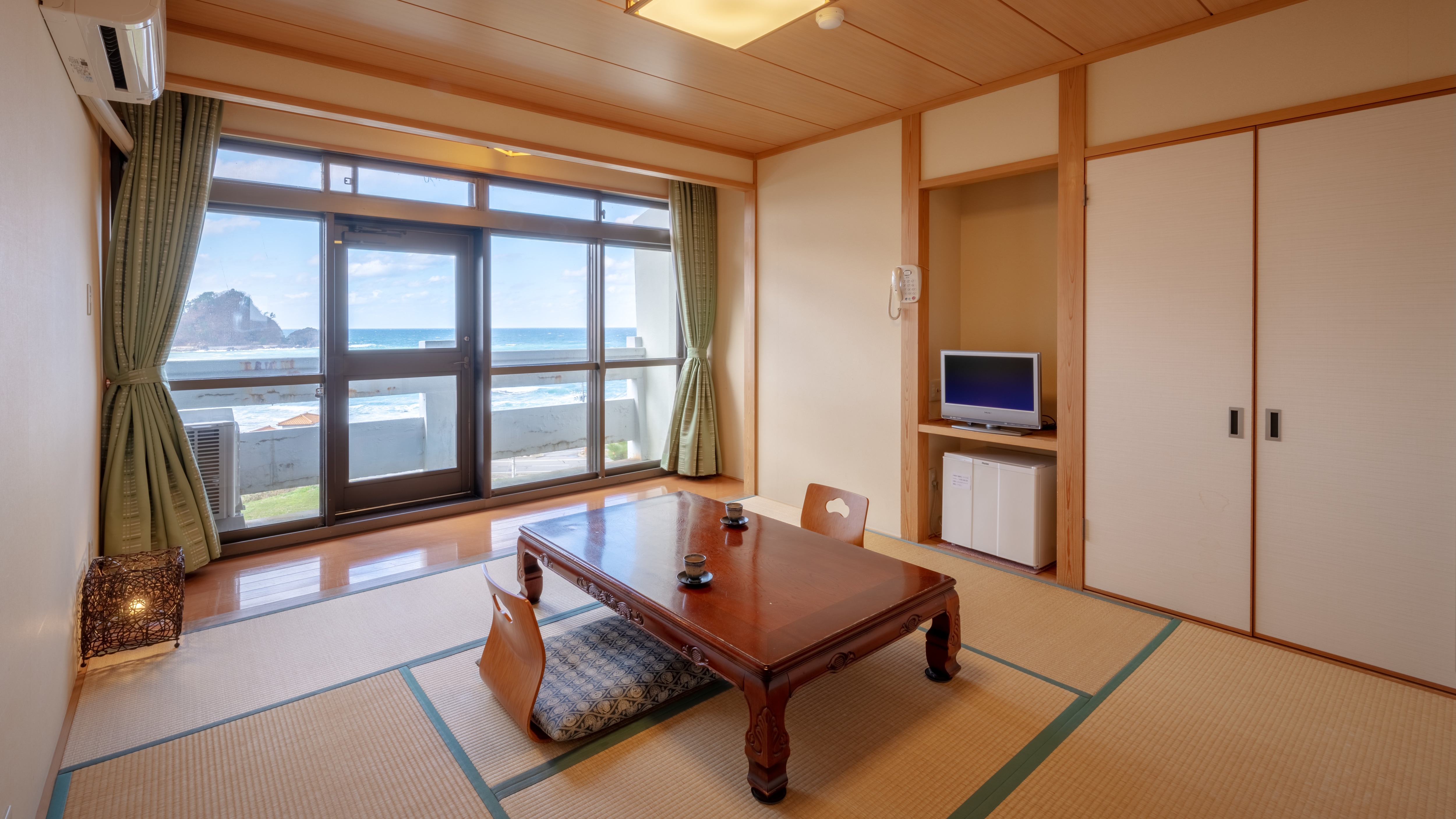 [Pemandangan laut] Kamar bergaya Jepang 8 tikar tatami (non-merokok) << 2-4 orang >>