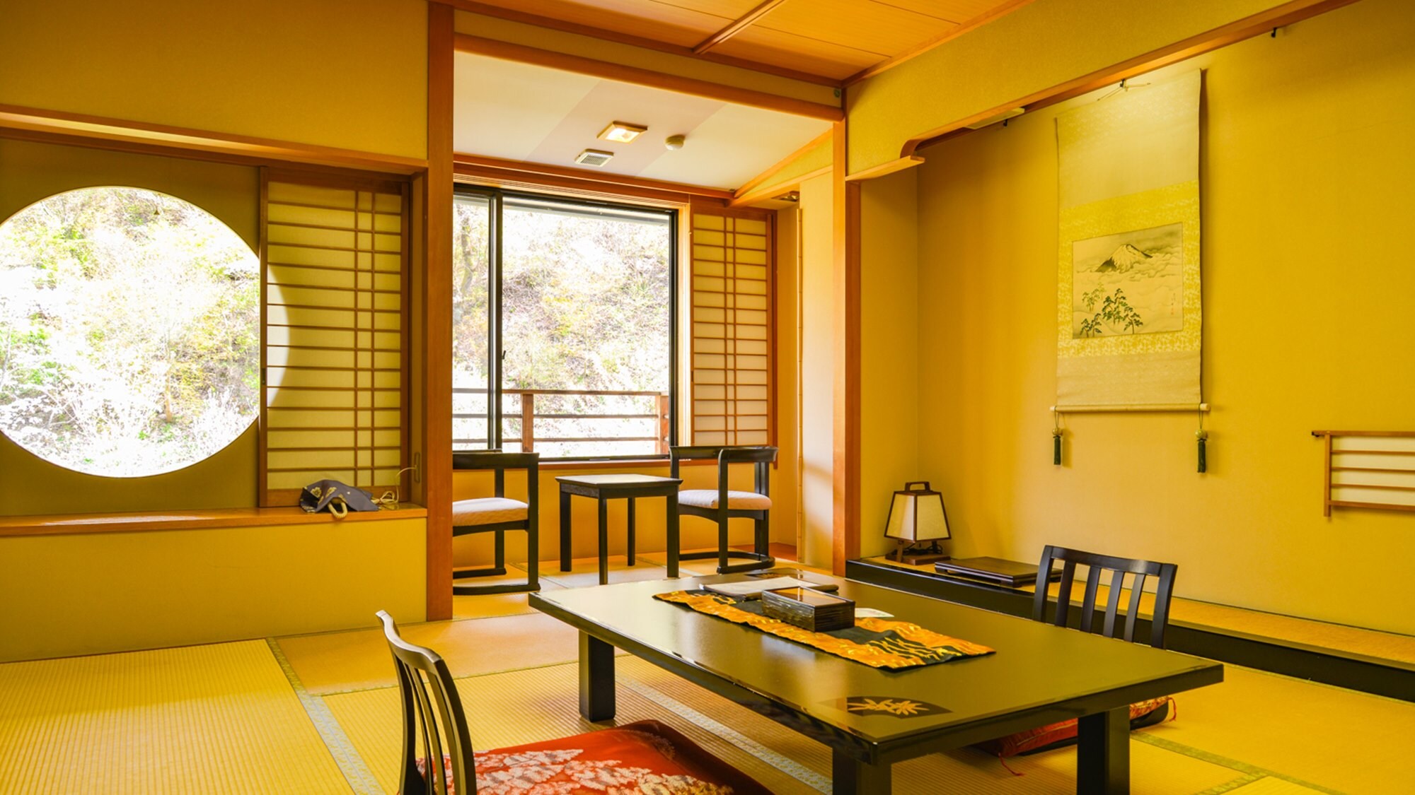*[Hanamaiju no Yakata] We welcome our guests with seasonal decor.