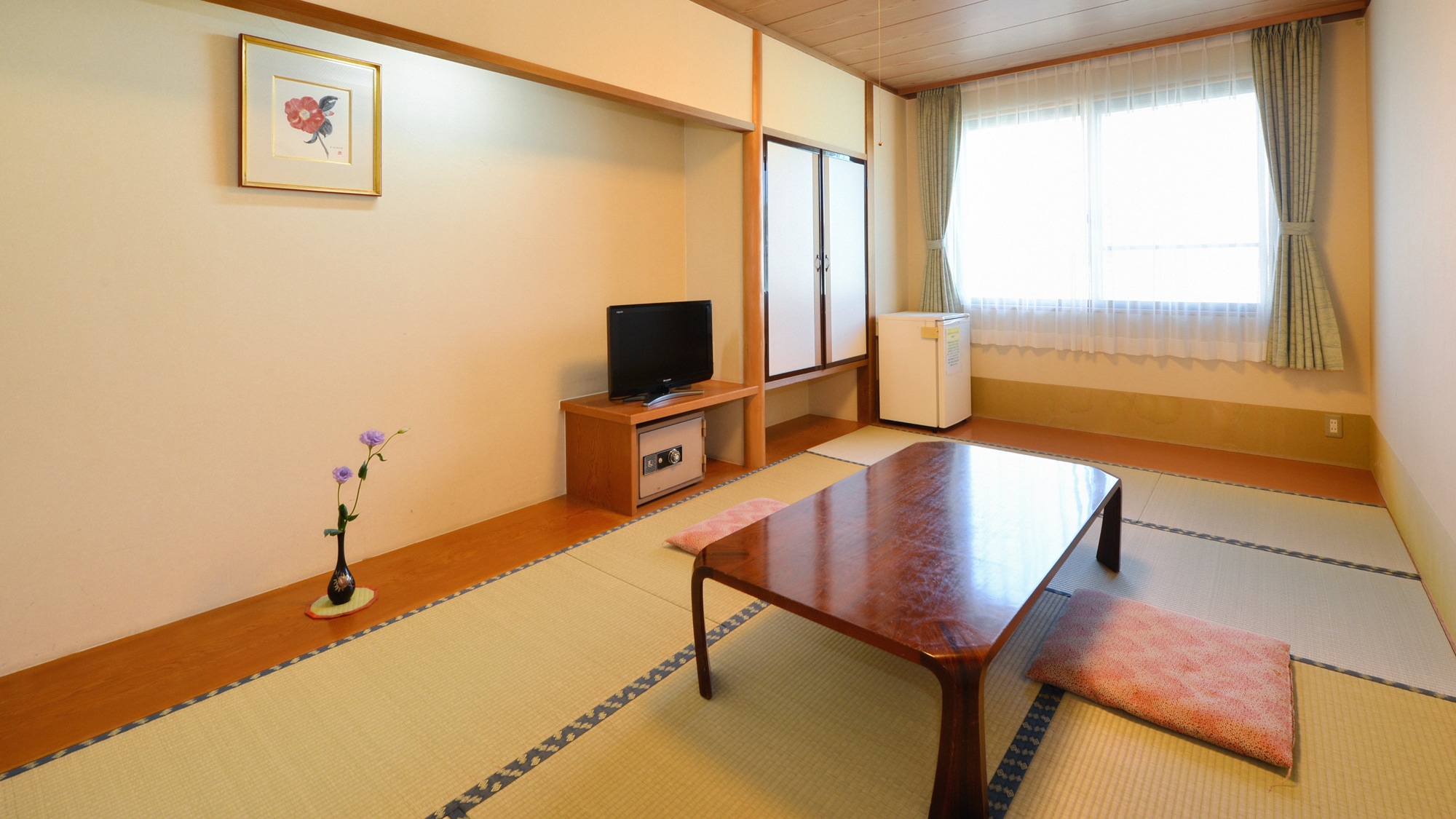 Japanese-style room with toilet 7.5 tatami mats