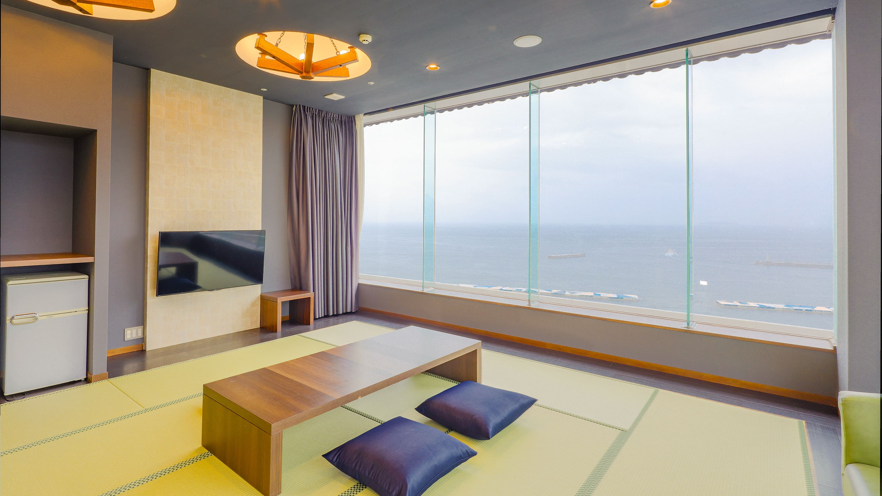 [Non-smoking] Superior top floor Japanese-style room 12.5 tatami mats, no indoor bath (sea side) *Image