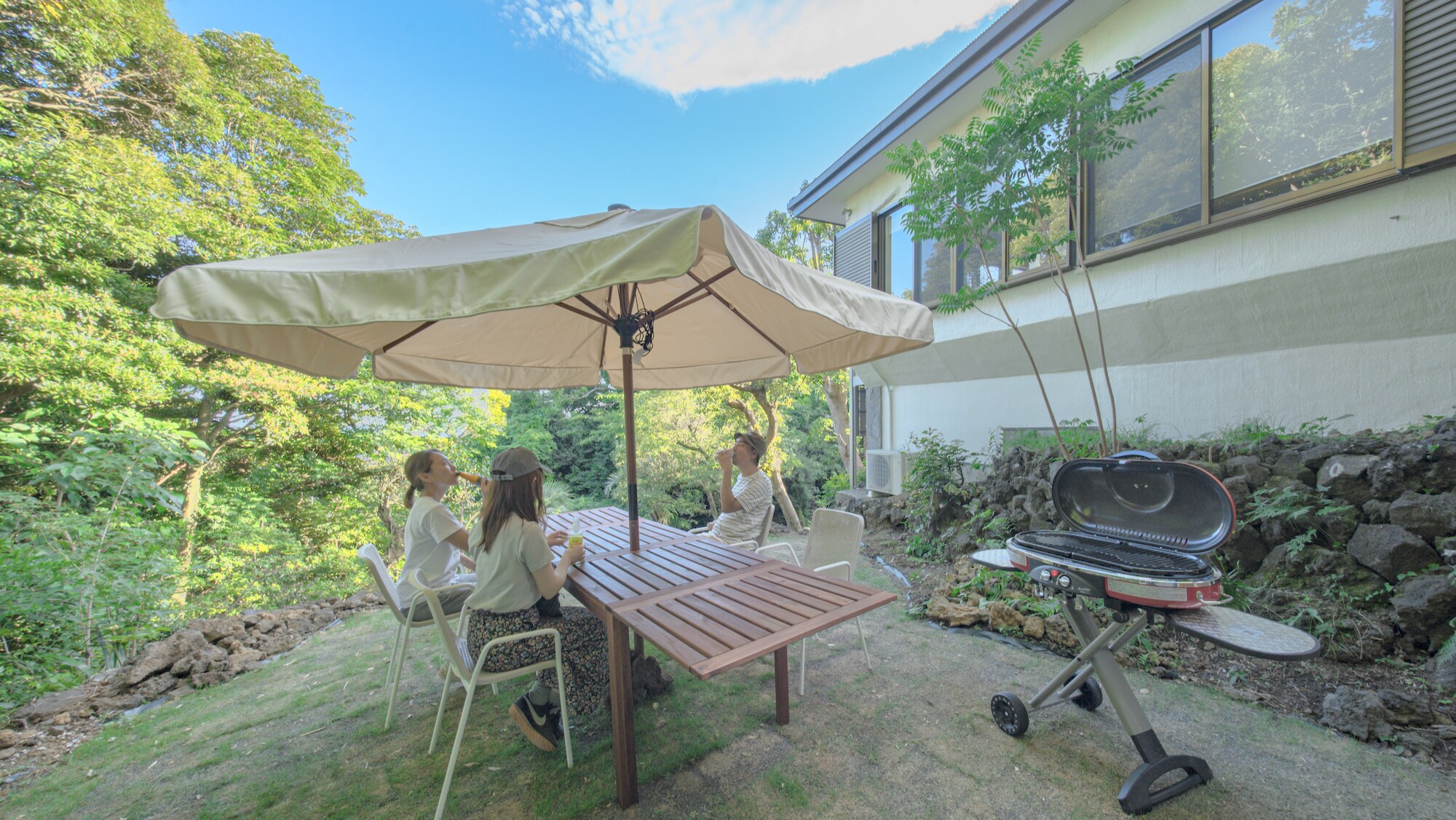 Gas BBQ grills are available on the BBQ terrace (charges apply).