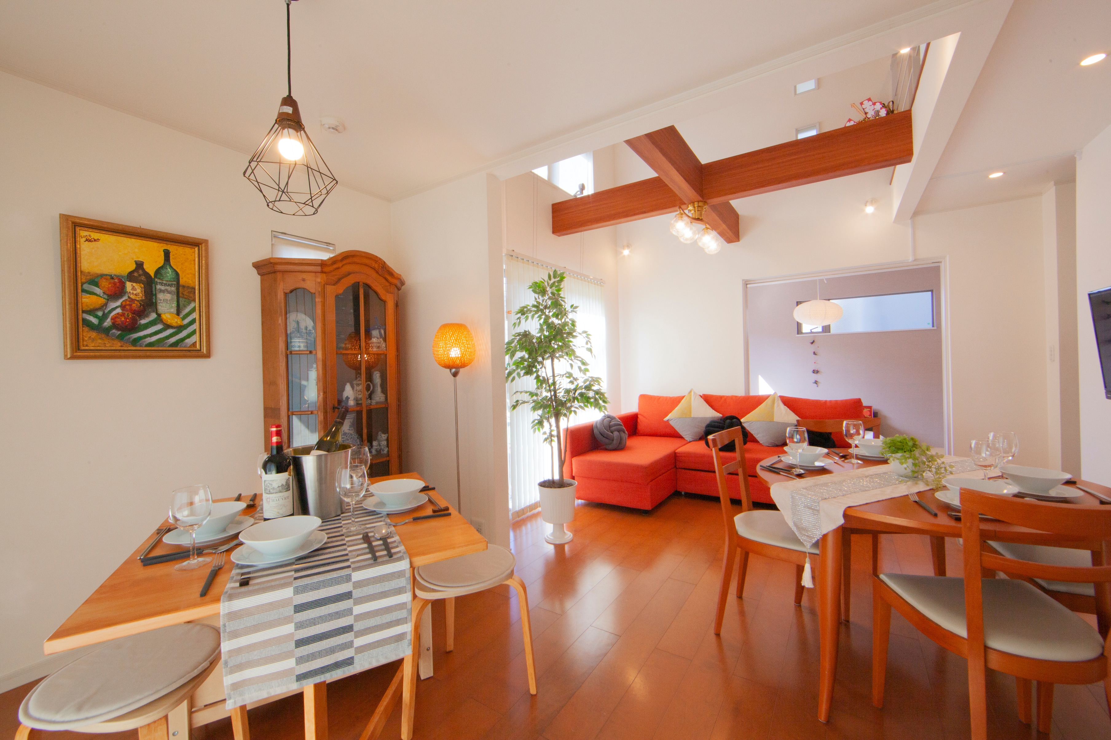 Living/dining room (main)