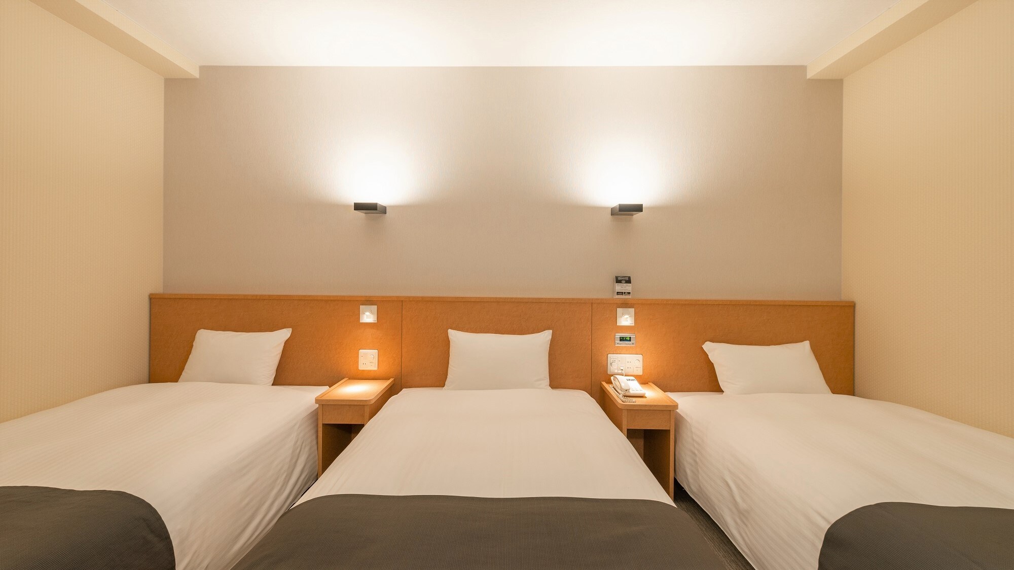 [Non-smoking] Triple room (Simmons regular bed x 3) 27 square meters / bed size