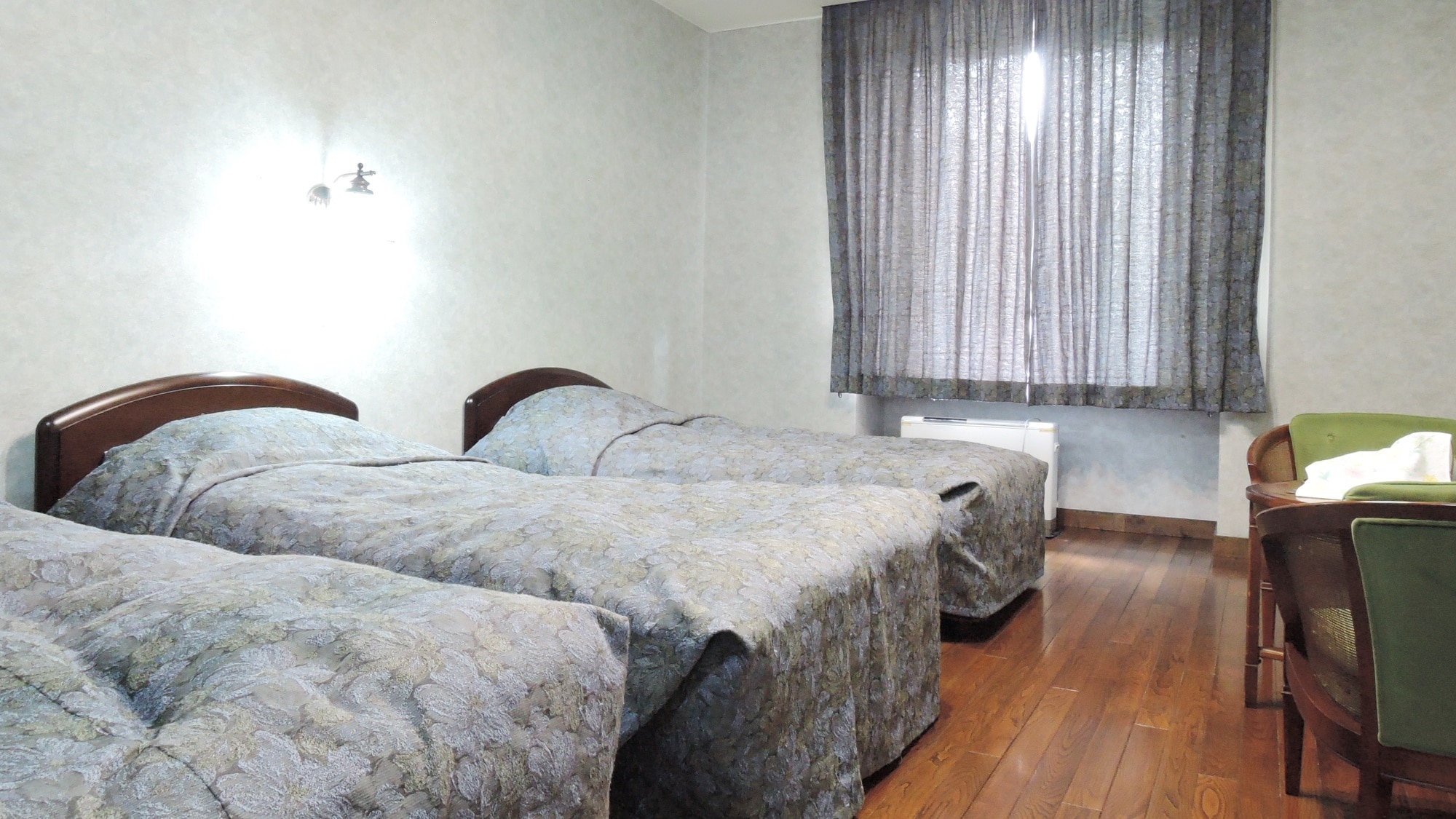 *[Guest room example] Triple room with 3 beds (with Bluetooth)