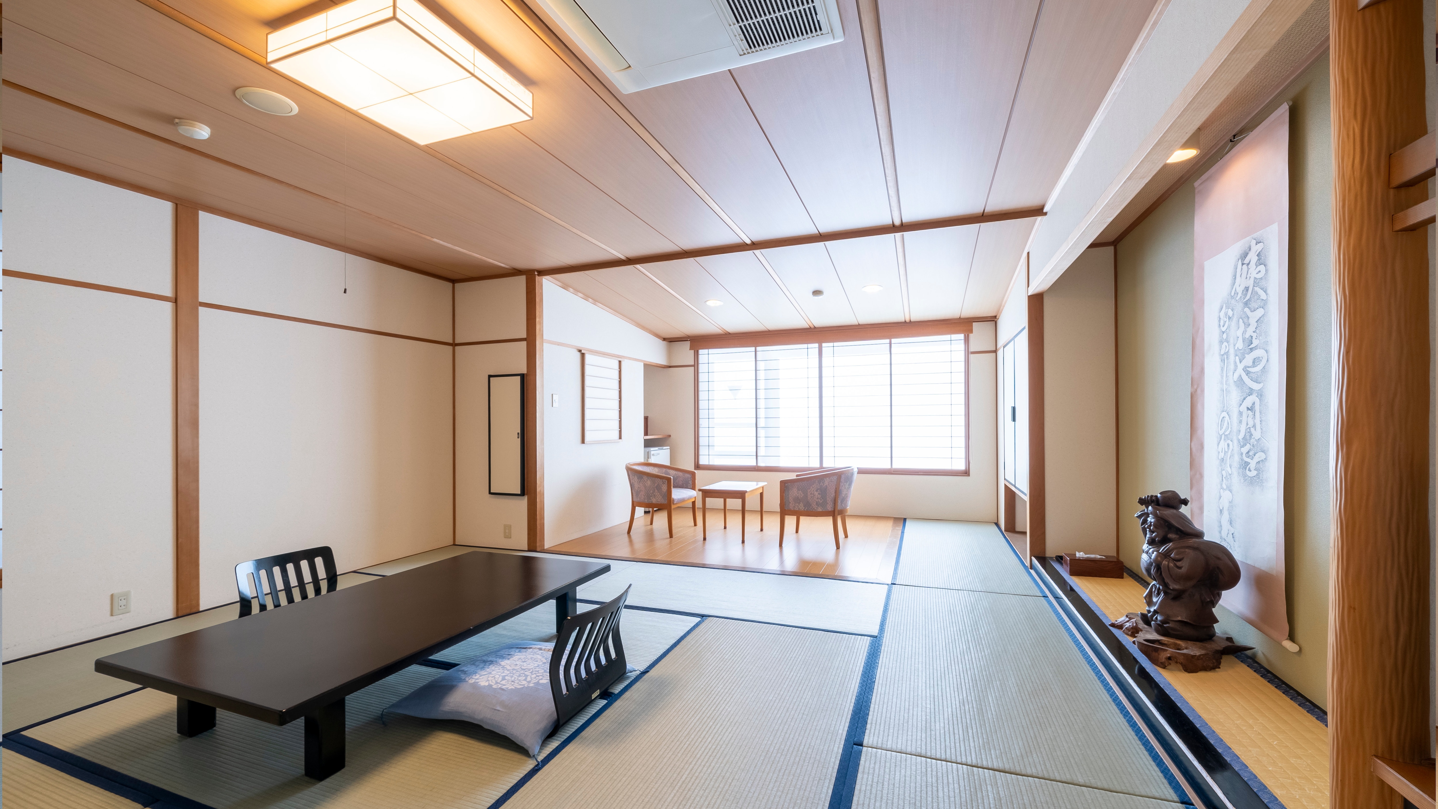 [Spacious] 14 tatami room with veranda, 4th floor [No view]