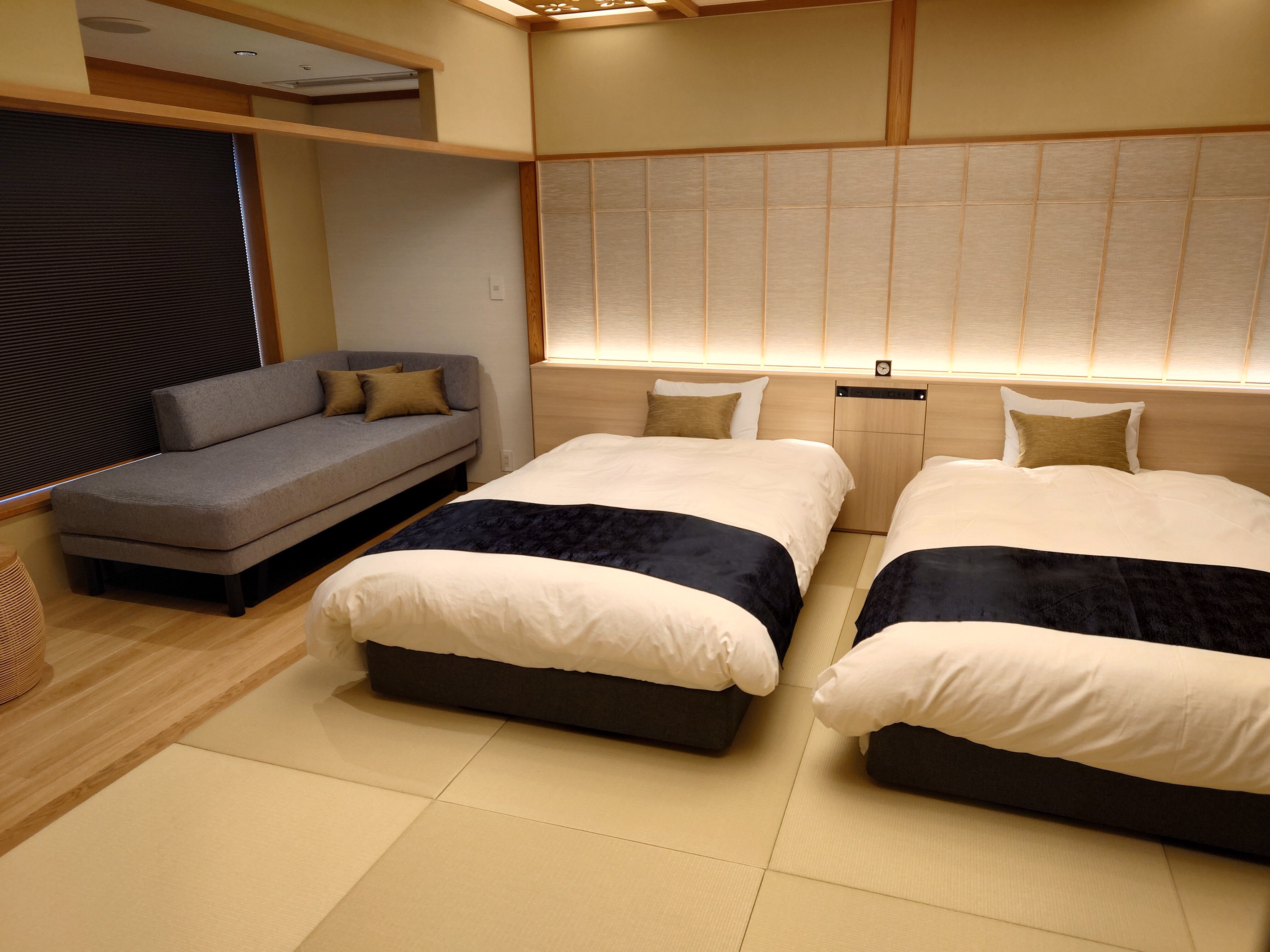 Japanese-Western style bed