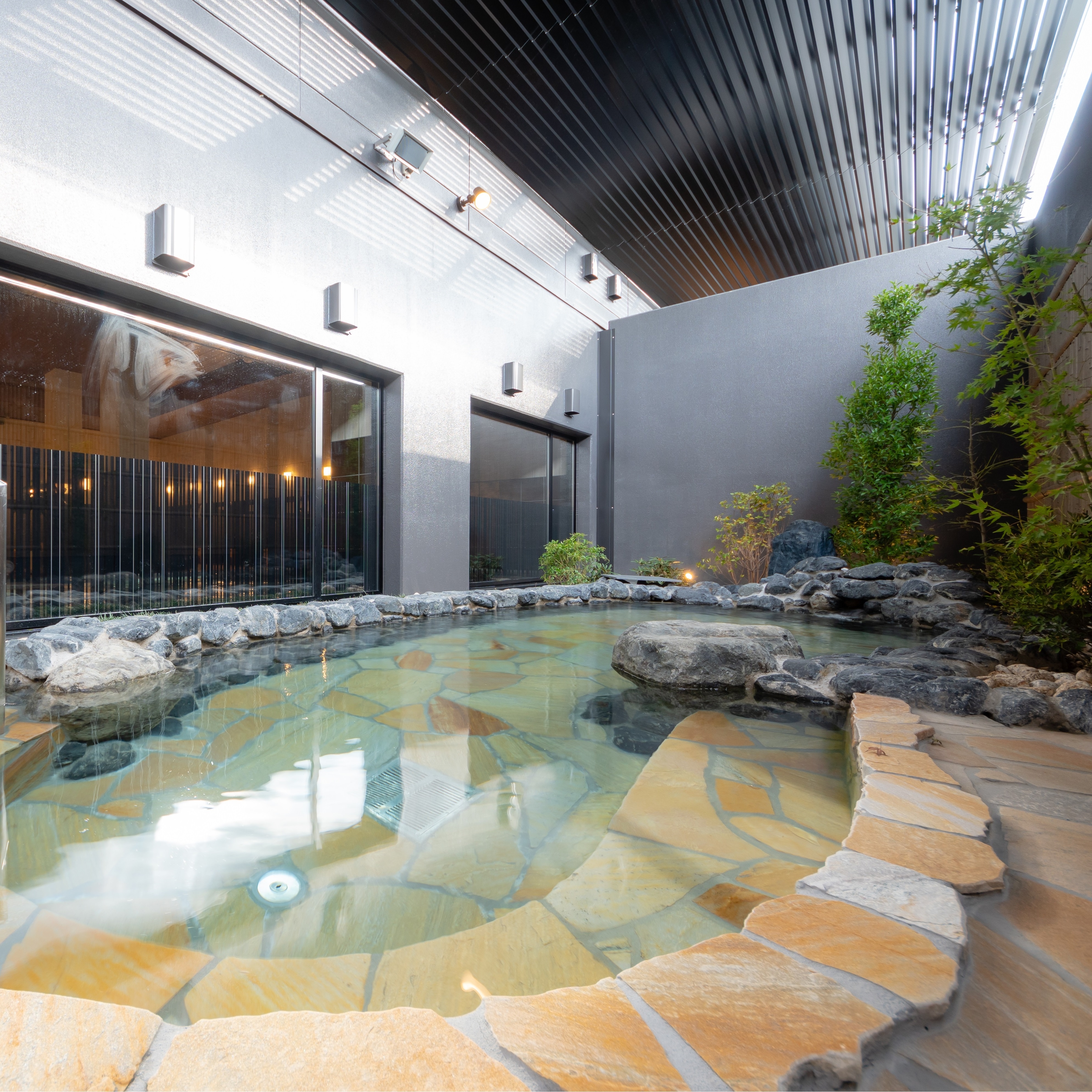 <Natural hot spring water lily hot spring> Semi-open-air bath Spring quality: Simple hot spring (hypotonic neutral low hot spring) * Water / heating / circulation filtration type