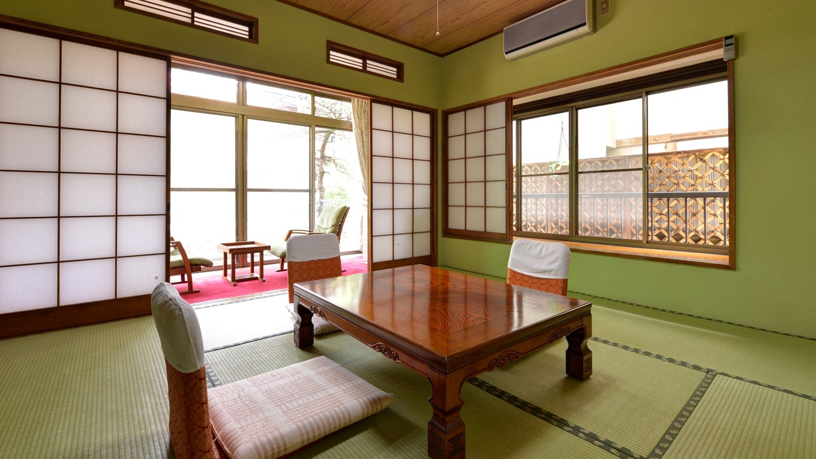 Room (Japanese-style room, 8 tatami mats)