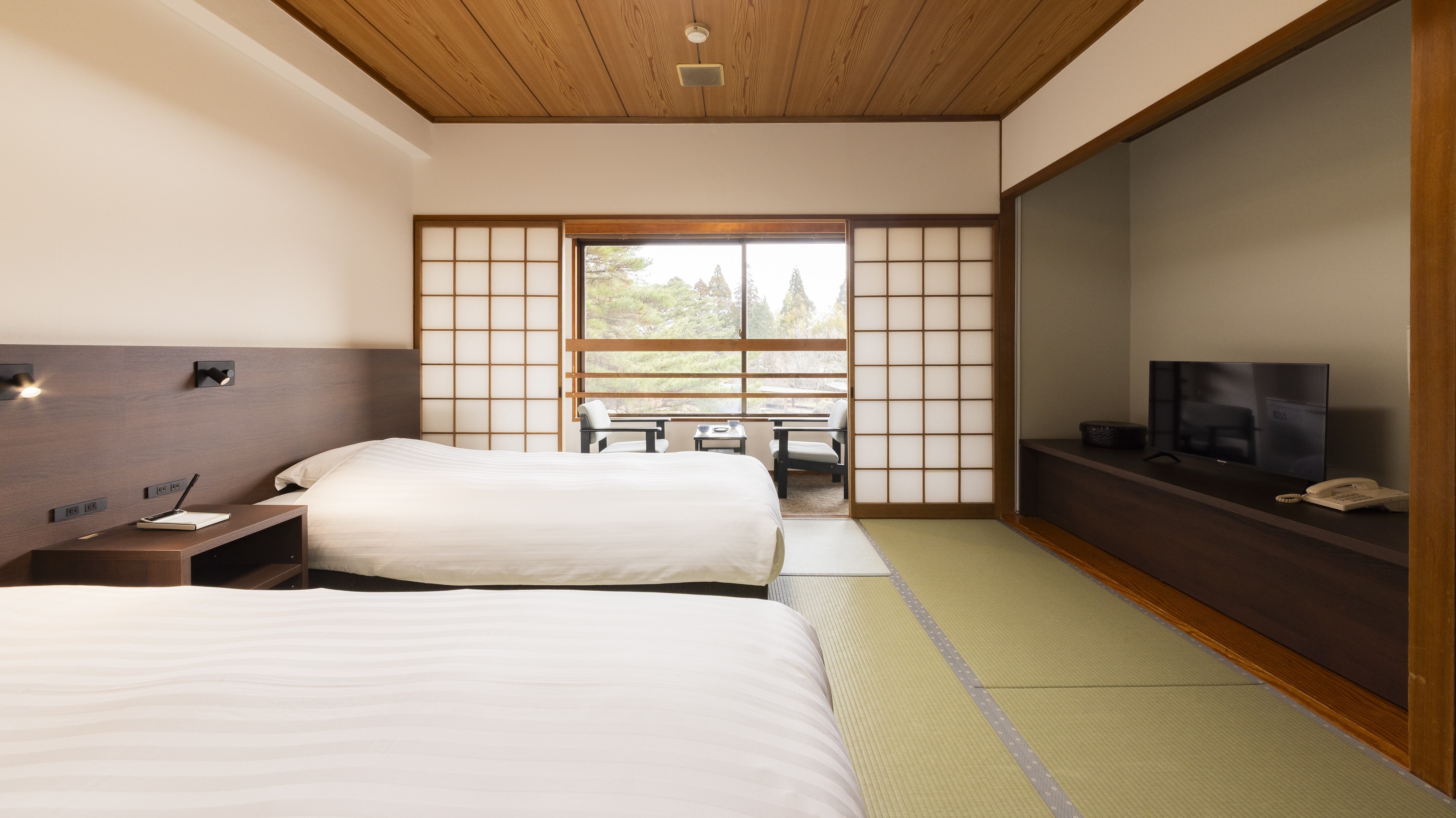 Phòng theo phong cách Nhật Bản với 8 tấm chiếu tatami và giường