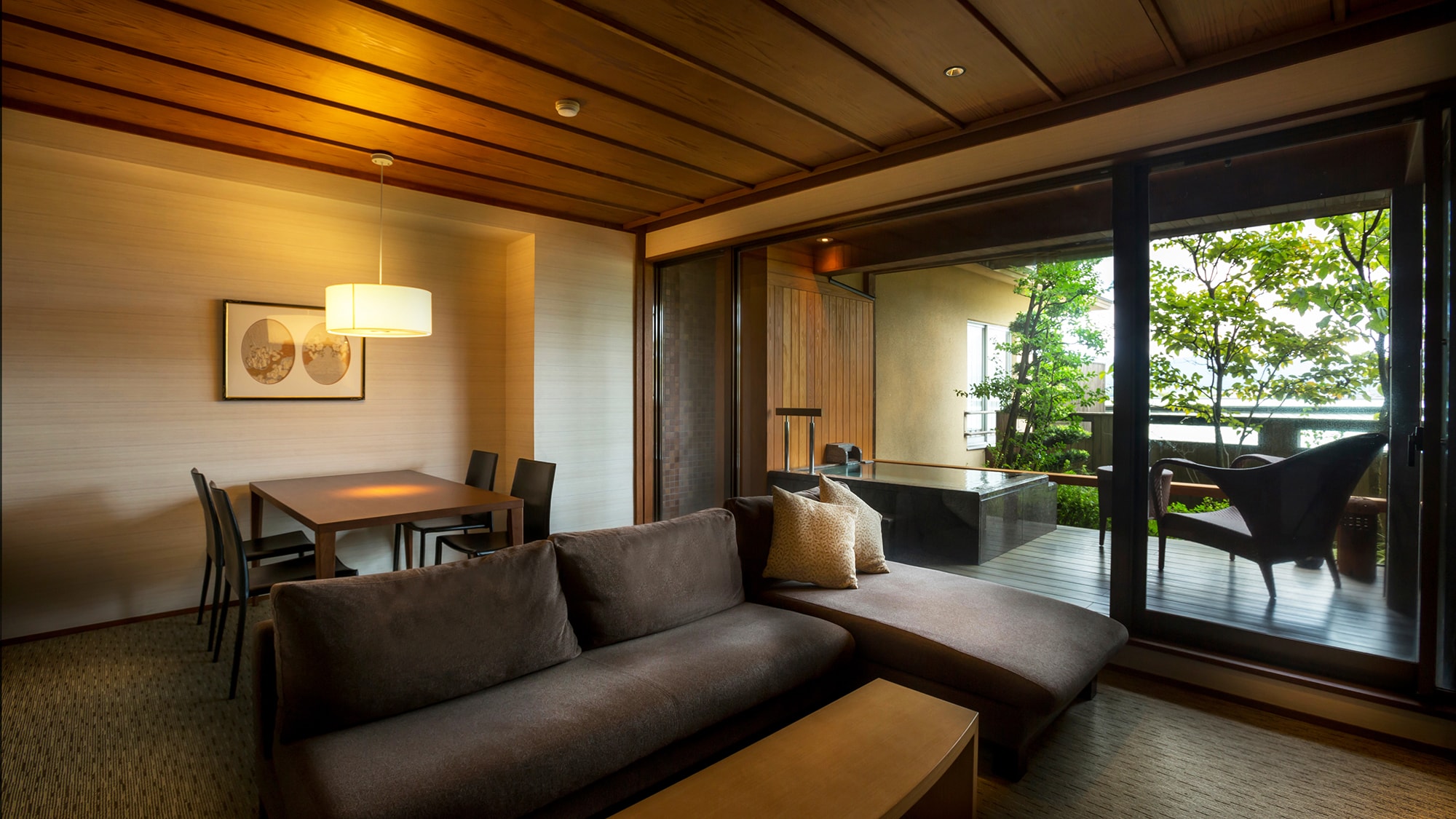 [Fujimidai/Japanese-Western room with private open-air bath] Open-air bath in the living room and terrace deck