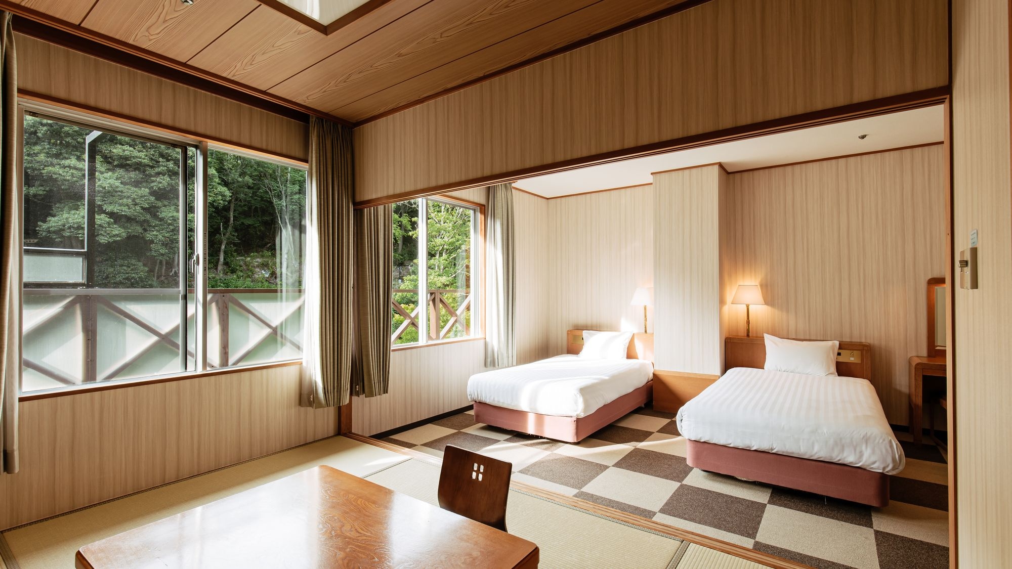 [Japanese-Western style room (with bath) / 42 square meters] A room with a 6-tatami mat Japanese-style room and a twin room